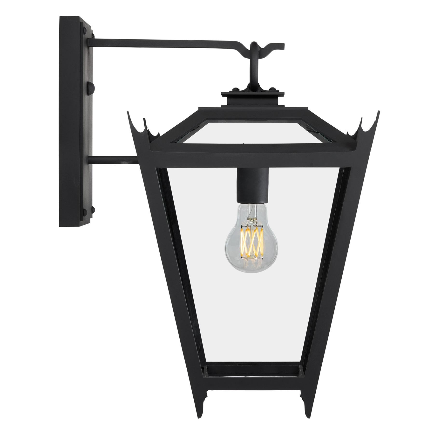 Americano Lanterna da esterno in ferro battuto realizzata a mano in stile coloniale francese in vendita