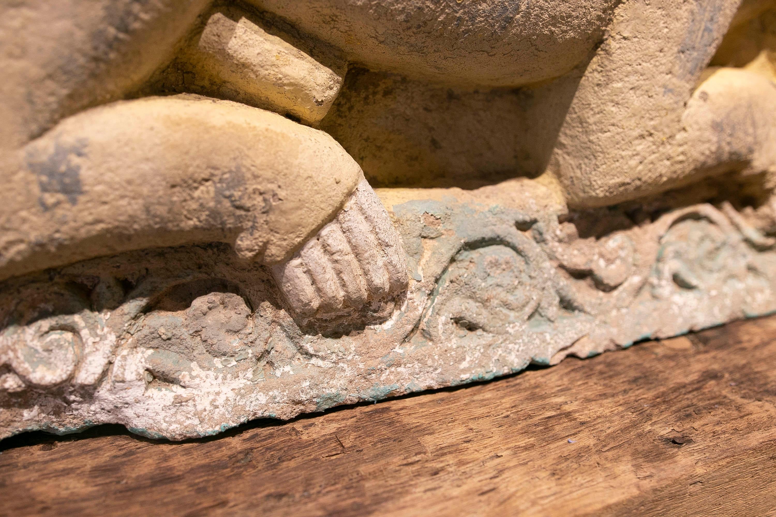 Finition extérieure en pierre naturelle de la maison avec sculpture de lion en vente 7