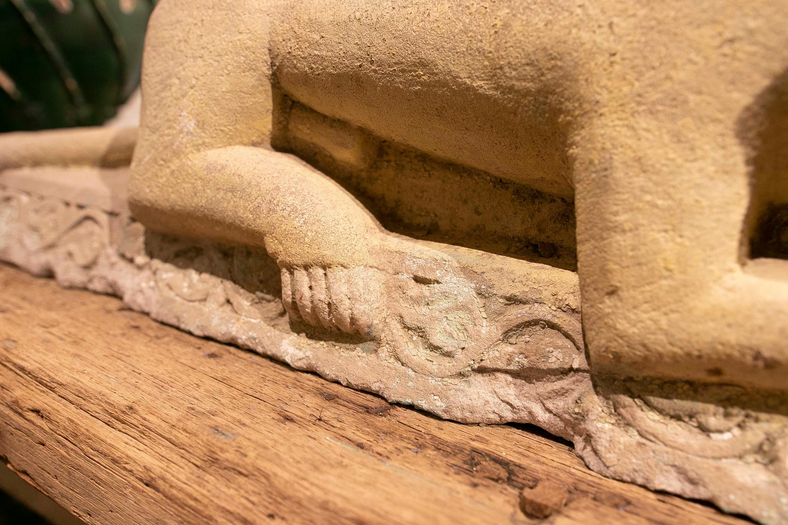 Finition extérieure en pierre naturelle de la maison avec sculpture de lion en vente 8