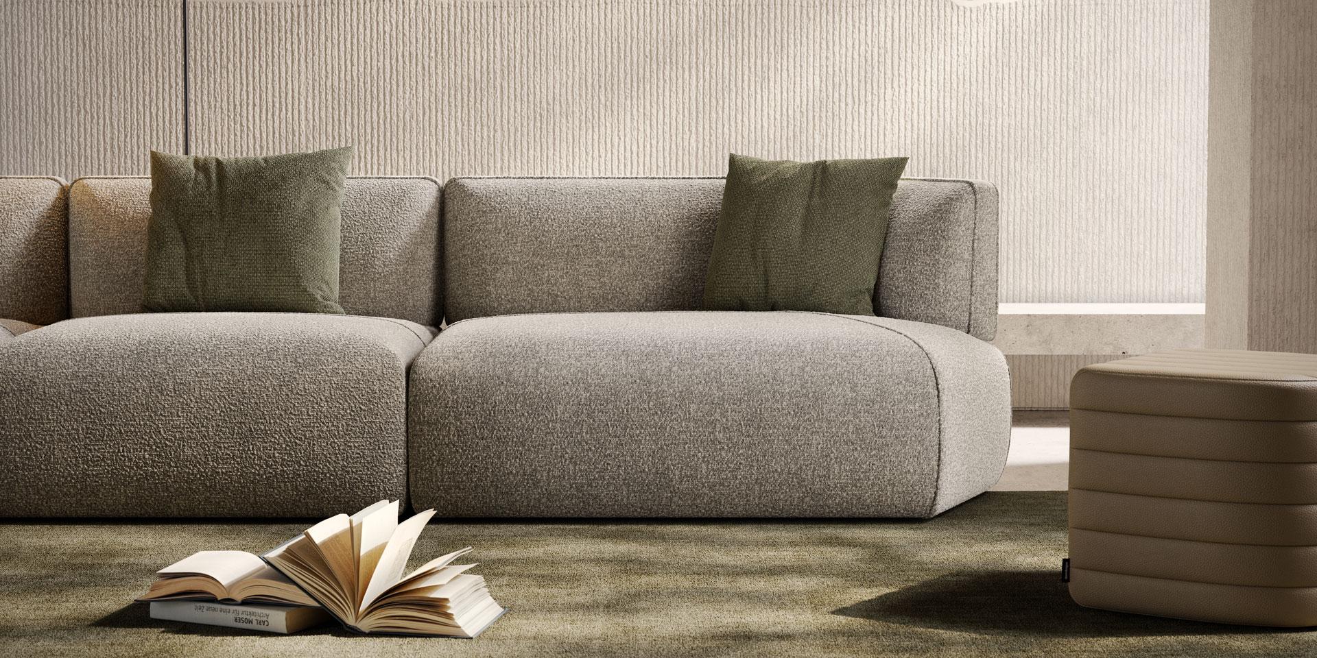 Canapé entièrement tapissé, design minimaliste et proportions ergonomiques en vente 9