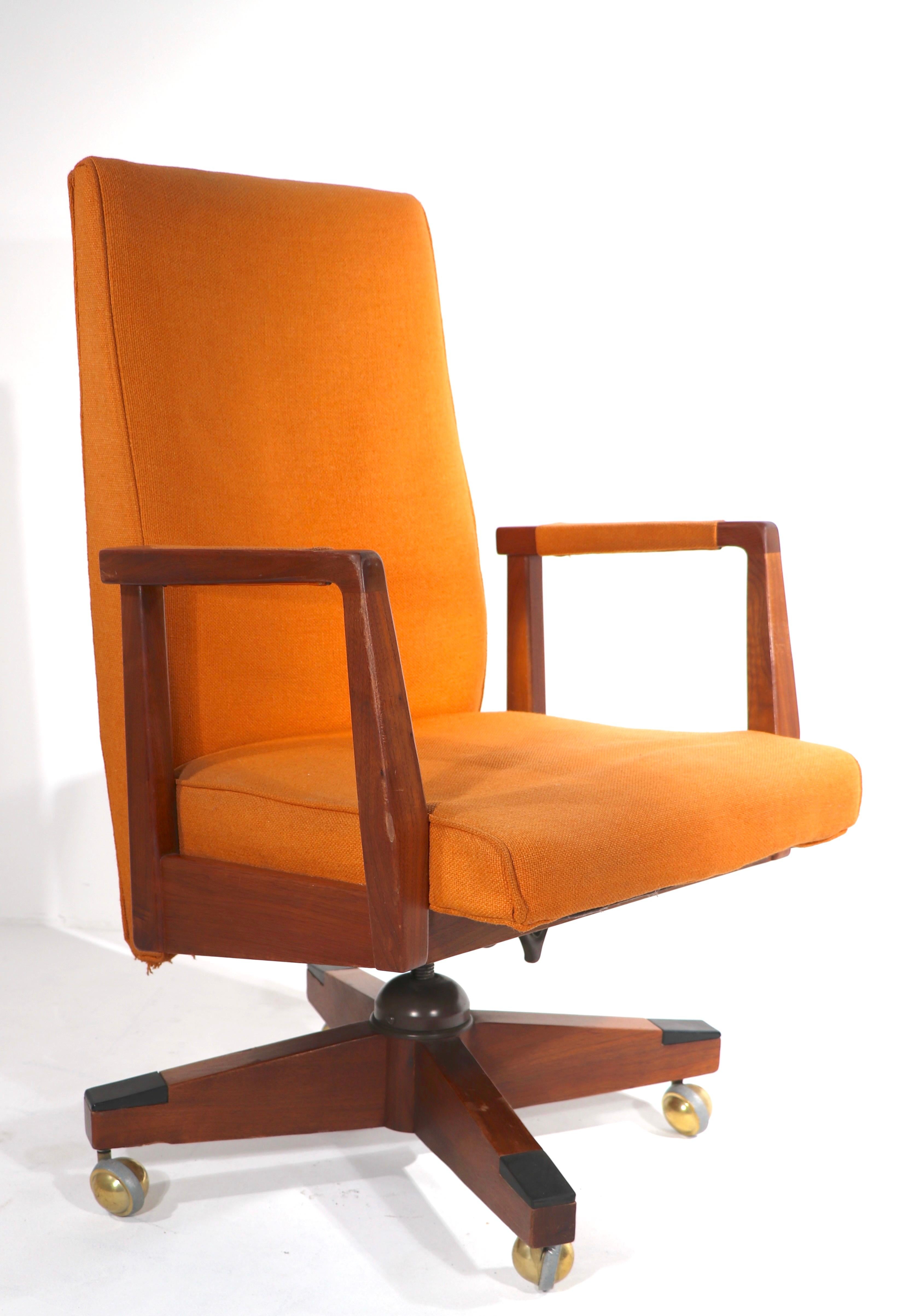 Extra Grade Executive Swivel Tilt Office Desk Chair at 1stDibs