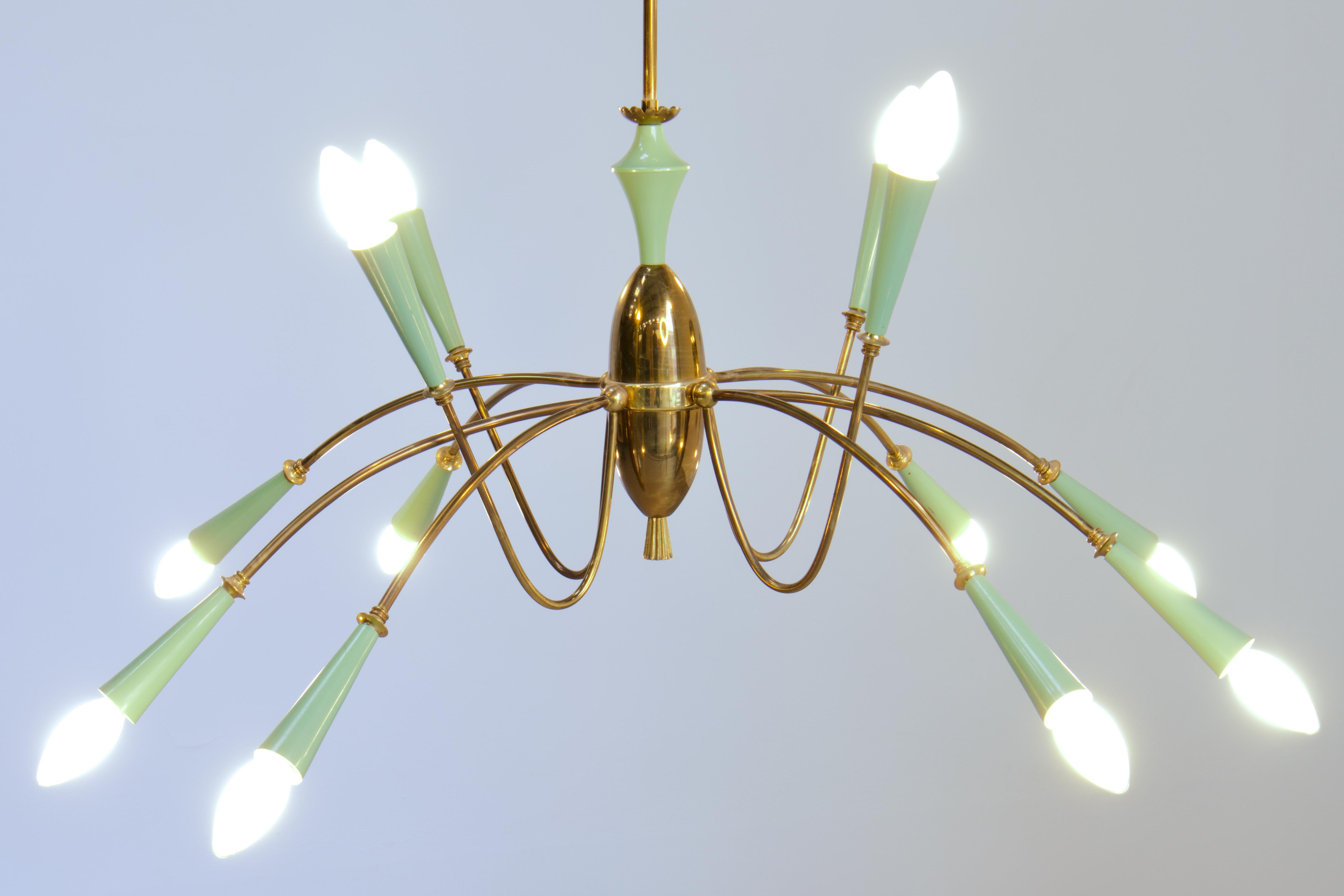 Extra Large 12-buIb Italian Mid Century Brass Chandelier, Oscar Torlasco Attr. For Sale 7