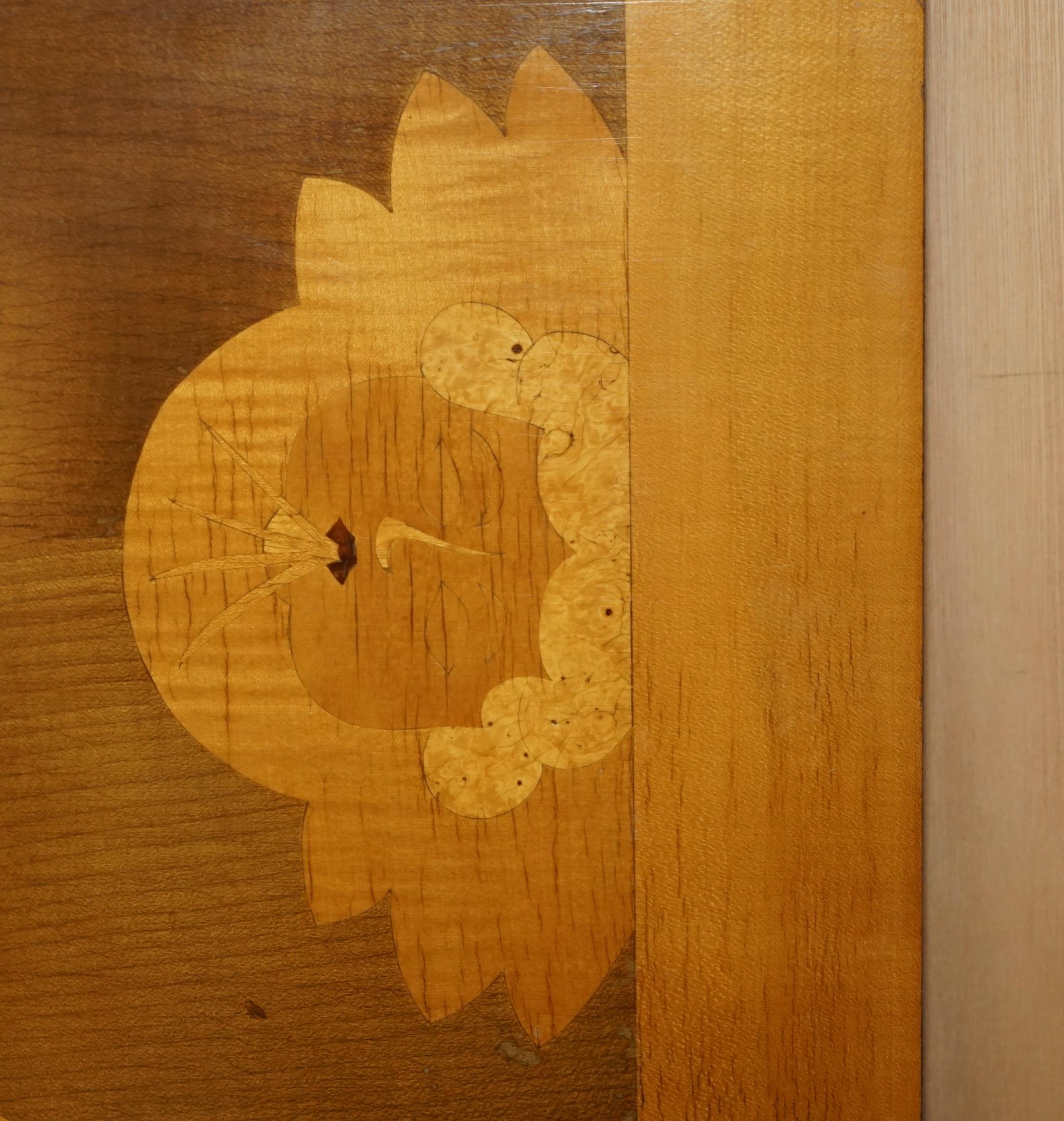 EXTRA GROSSE 127CM X 204CM WELTKARTE HANDGESCHNITZELT UND EINGEBILDET IN HOLZ im Zustand „Gut“ in West Sussex, Pulborough