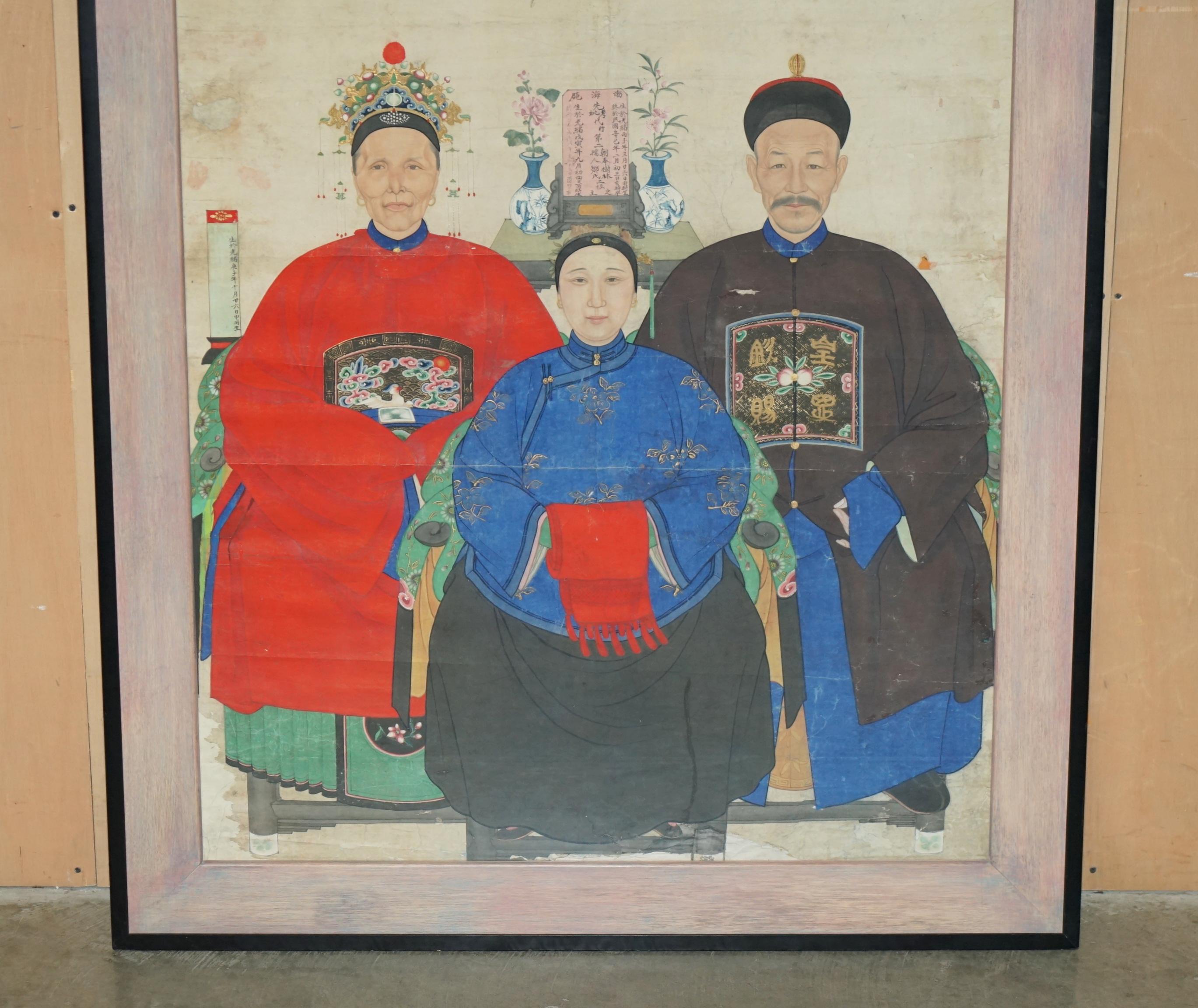 EXTRA LARGE 162X113CM ANTIQUE CHINESE ANCESTRAL PORTRAIT WITH LOVELY BLACK FRAMe For Sale 2