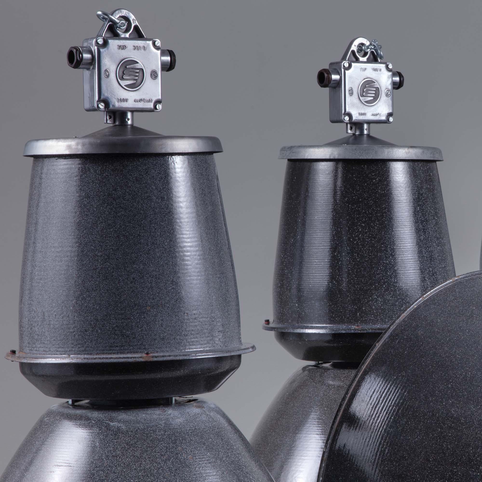 Lámparas colgantes extragrandes de esmalte industrial polaco de los años 60, de Elektrosvit Industrial en venta