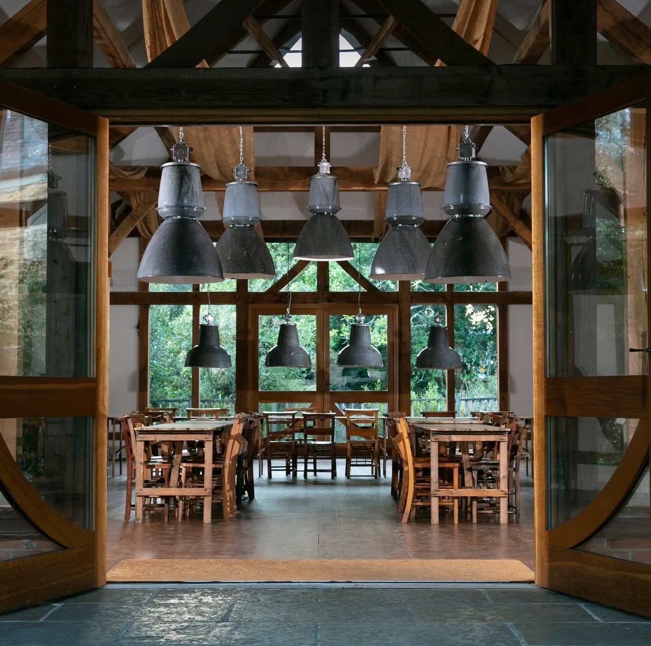 Lámparas colgantes extragrandes de esmalte industrial polaco de los años 60, de Elektrosvit Esmalte en venta