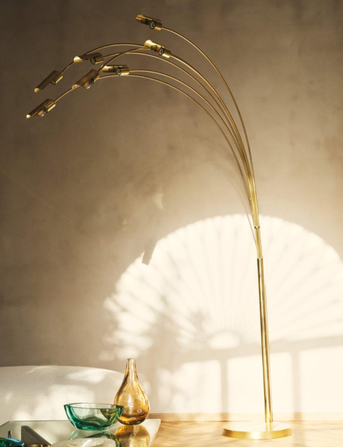 Très grand lampadaire italien des années 1970 avec des branches métalliques incurvées. Bon état - En vente à Florence, Tuscany