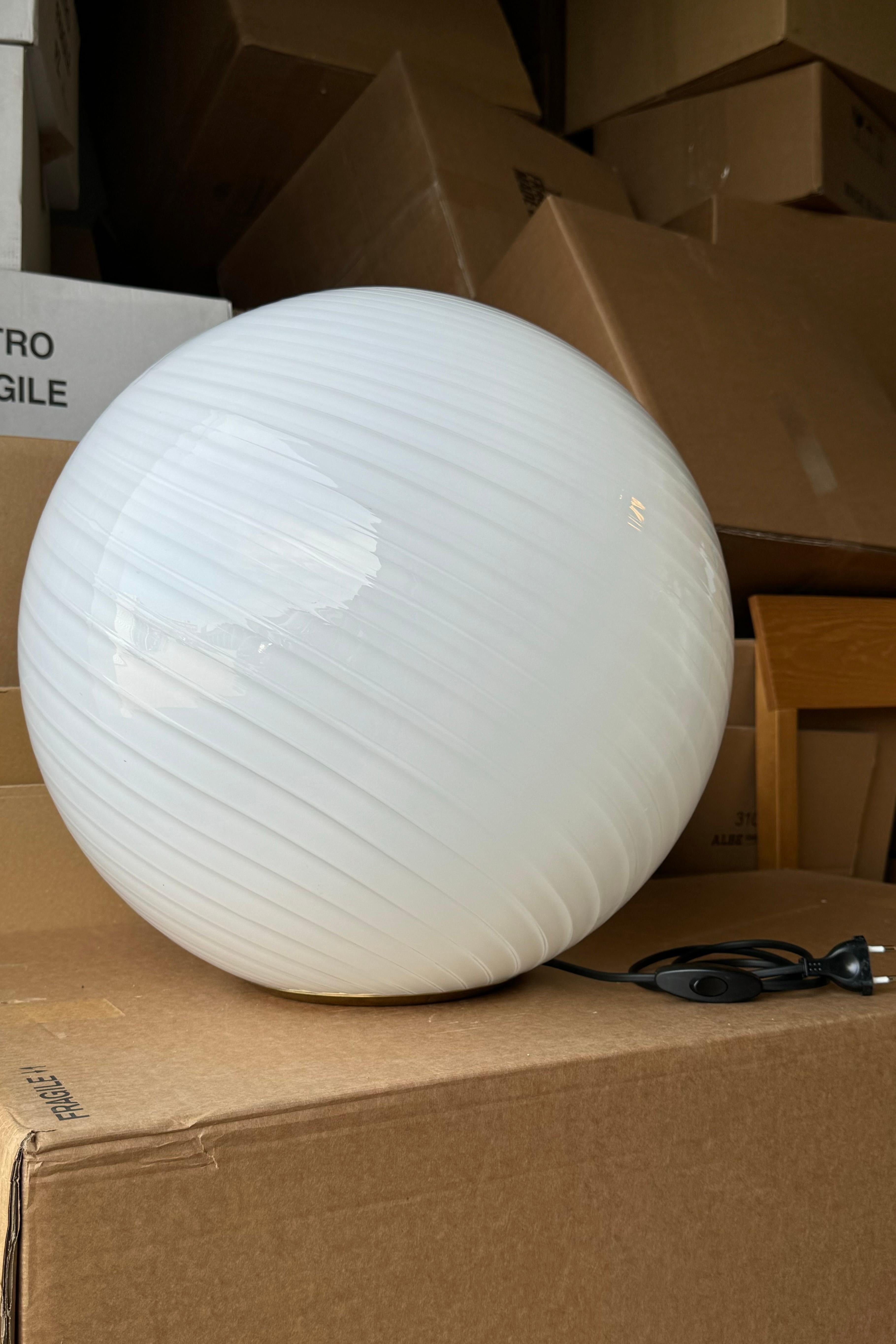 Extraordinaire vintage Murano floor or table lamp. Mouth blown in white opal glass with swirl in a beautiful round shape with brass base. An absolutely fantastic, sculptural lamp. Handmade in Italy, 1960s/70s.
H: 45 cm D: 45 cm

