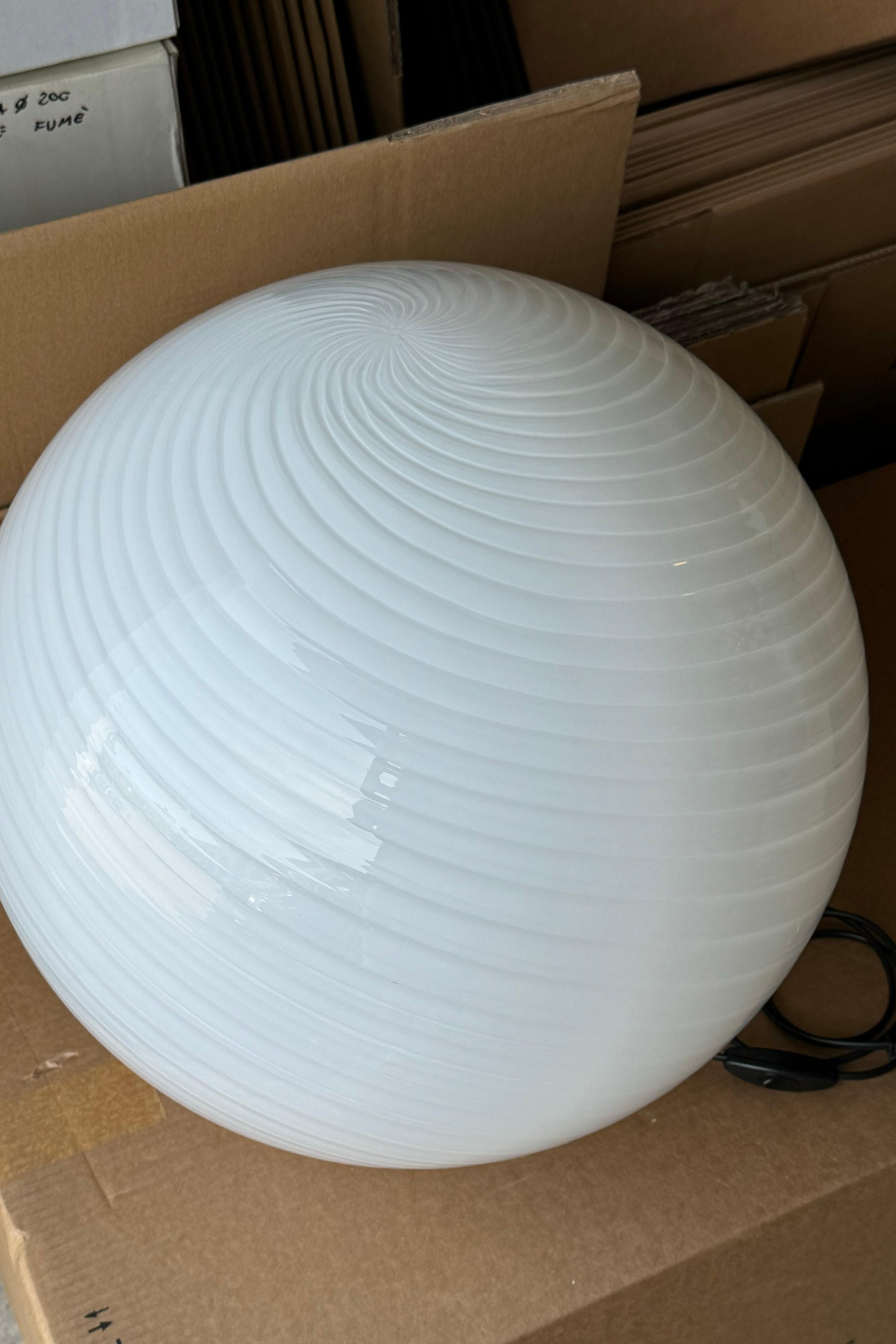 Extra Large 1970s Italian Murano Mouth Blown Swirl floor table lamp In Good Condition For Sale In København, DK