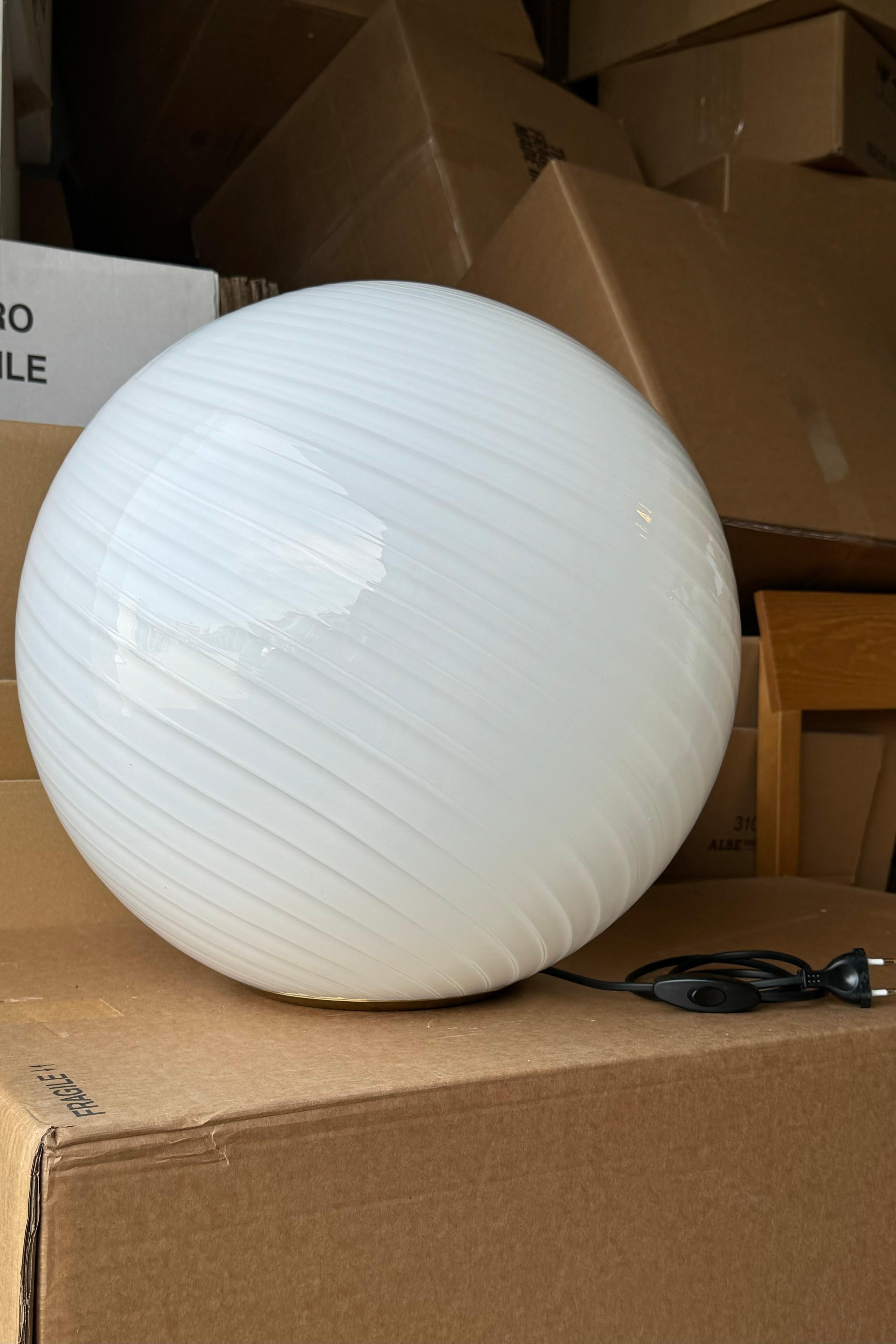 Extra Large 1970s Italian Murano Mouth Blown Swirl floor table lamp For Sale 1