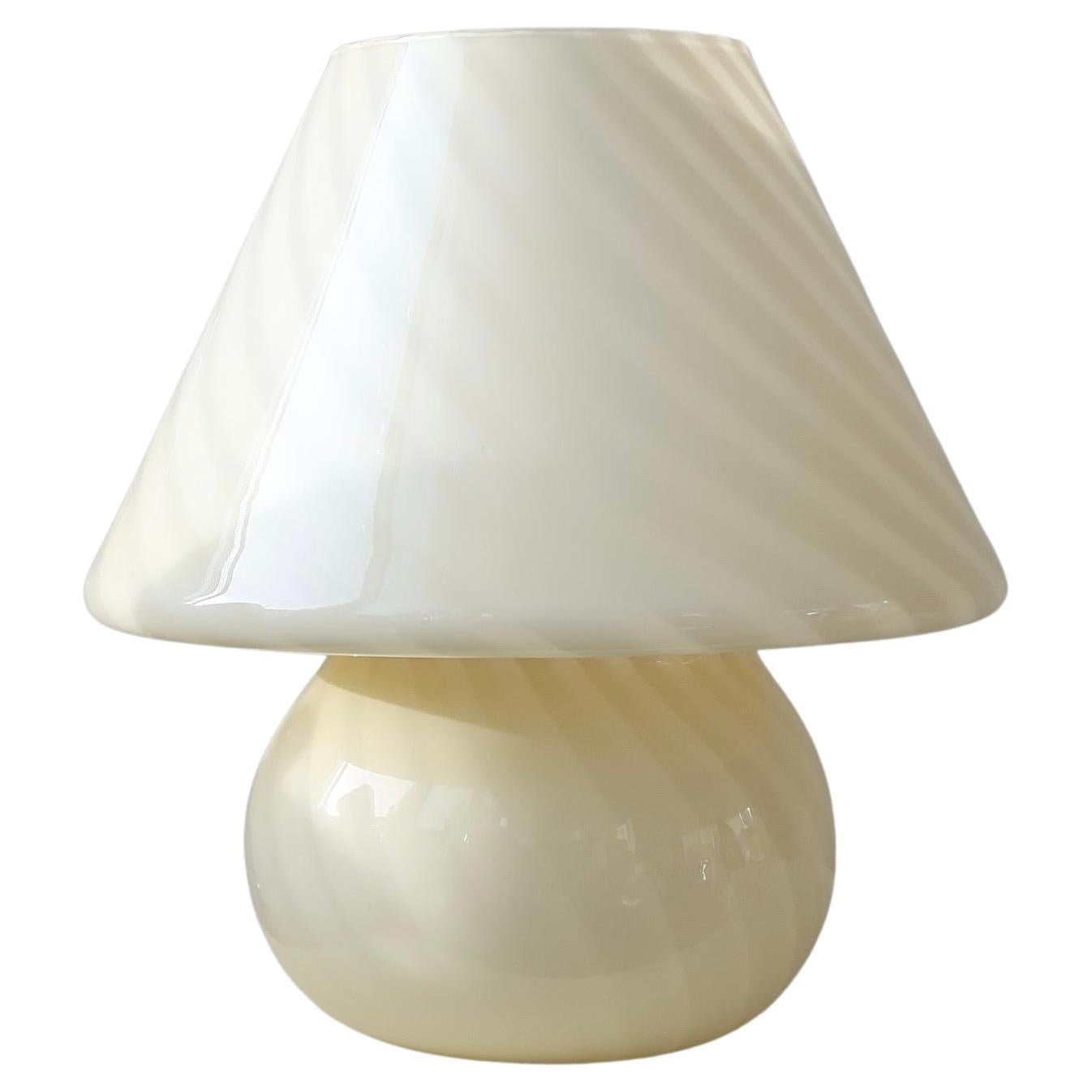 Extra large vintage Murano mushroom lamp with swirl. Mouth blown in it in a nice delicate yellow shade. Handmade in Italy, 1970s, and comes with new white cord. ??H:40 cm D:36 cm.

