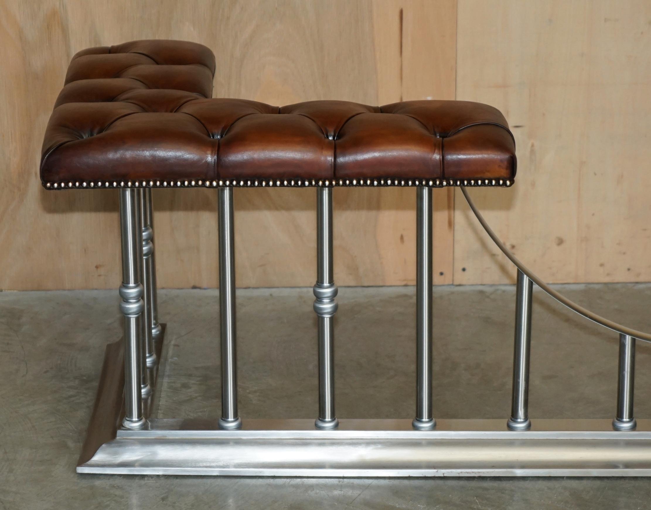 EXTRA LARGE 213CM BREITE ViNTAGE CHROMED BROWN LEATHER CHESTERFIELD CLUB FENDER (Art déco) im Angebot