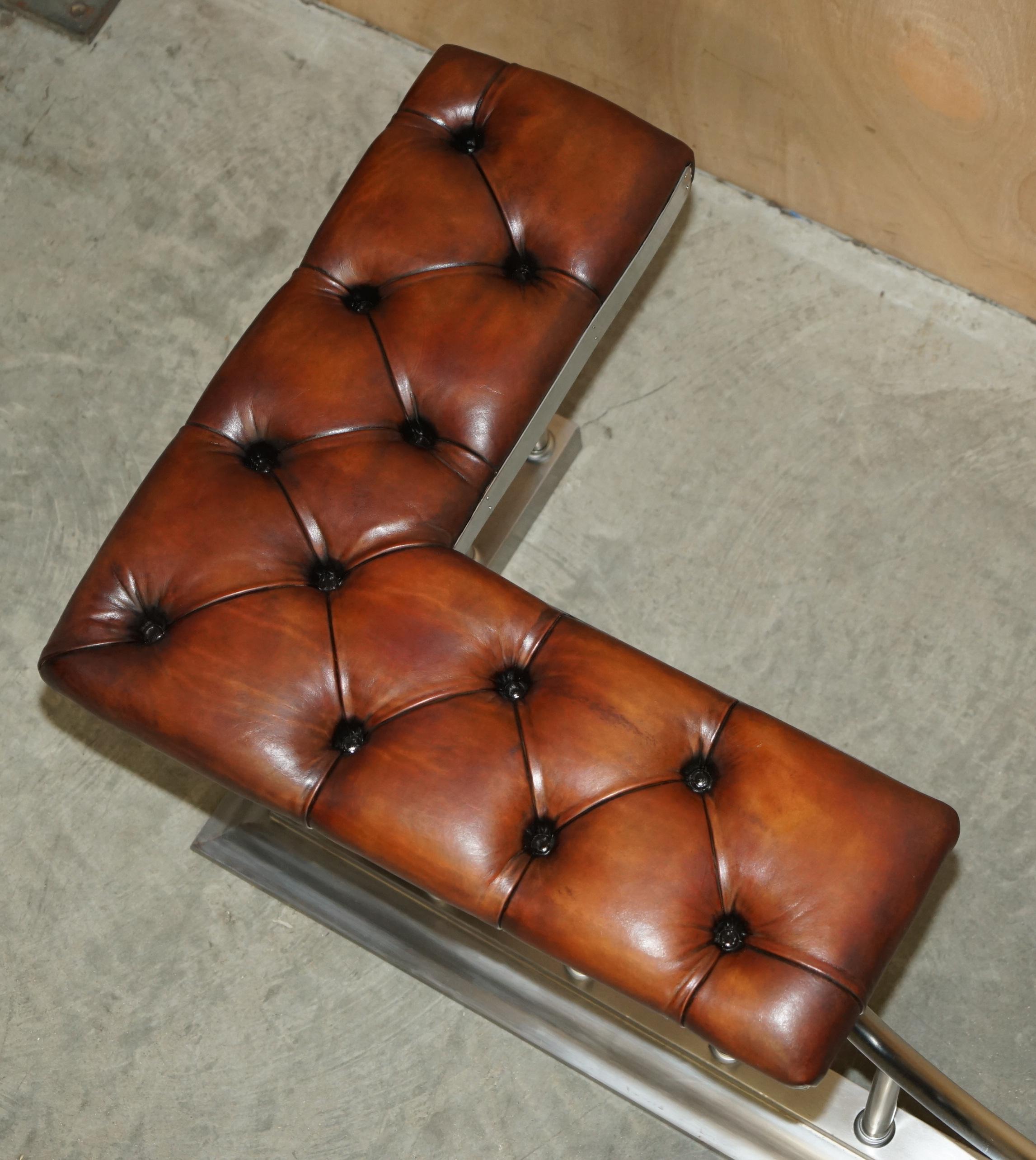 EXTRA LARGE 213CM BREITE ViNTAGE CHROMED BROWN LEATHER CHESTERFIELD CLUB FENDER (Frühes 20. Jahrhundert) im Angebot