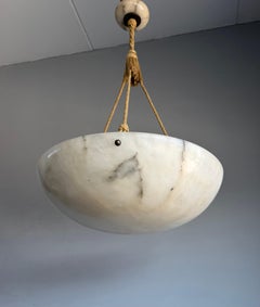 Lámpara colgante extragrande de estilo Art Déco de alabastro con tres luces, de 21,65", con cordones de seda, década de 1920