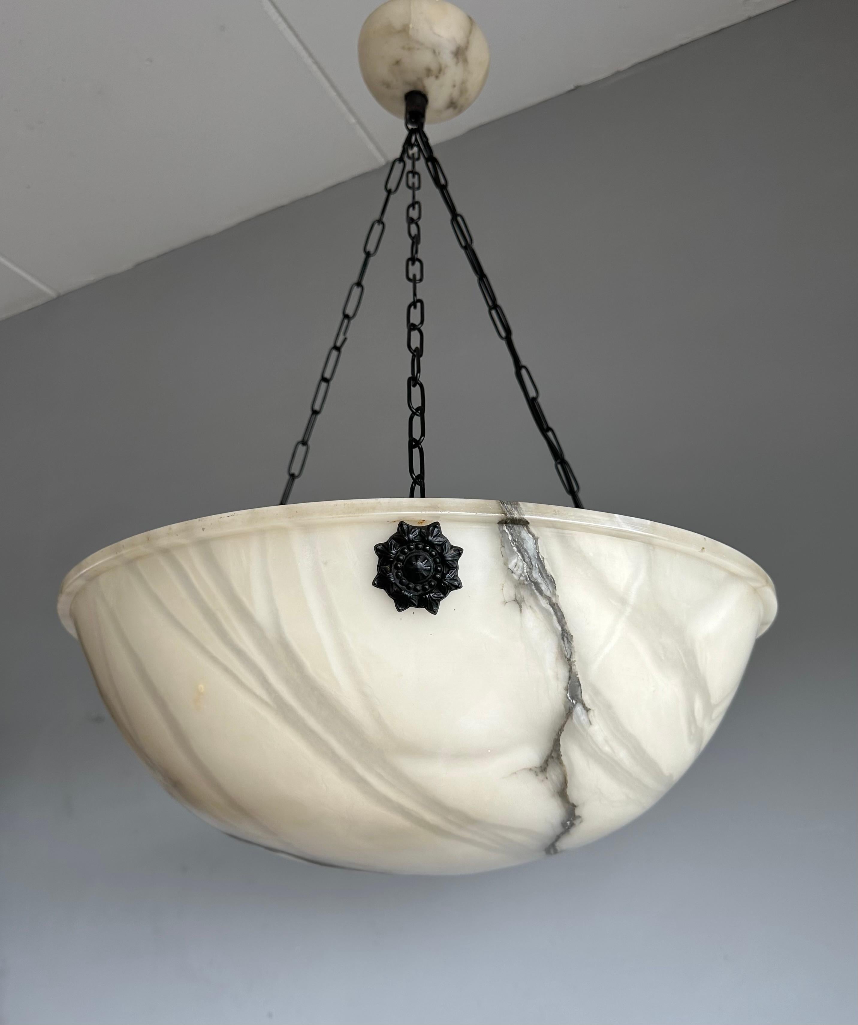 Extra großer 21,8Ø & schönster Art Deco-Kronleuchter aus weißem und schwarzem Alabaster im Angebot 2
