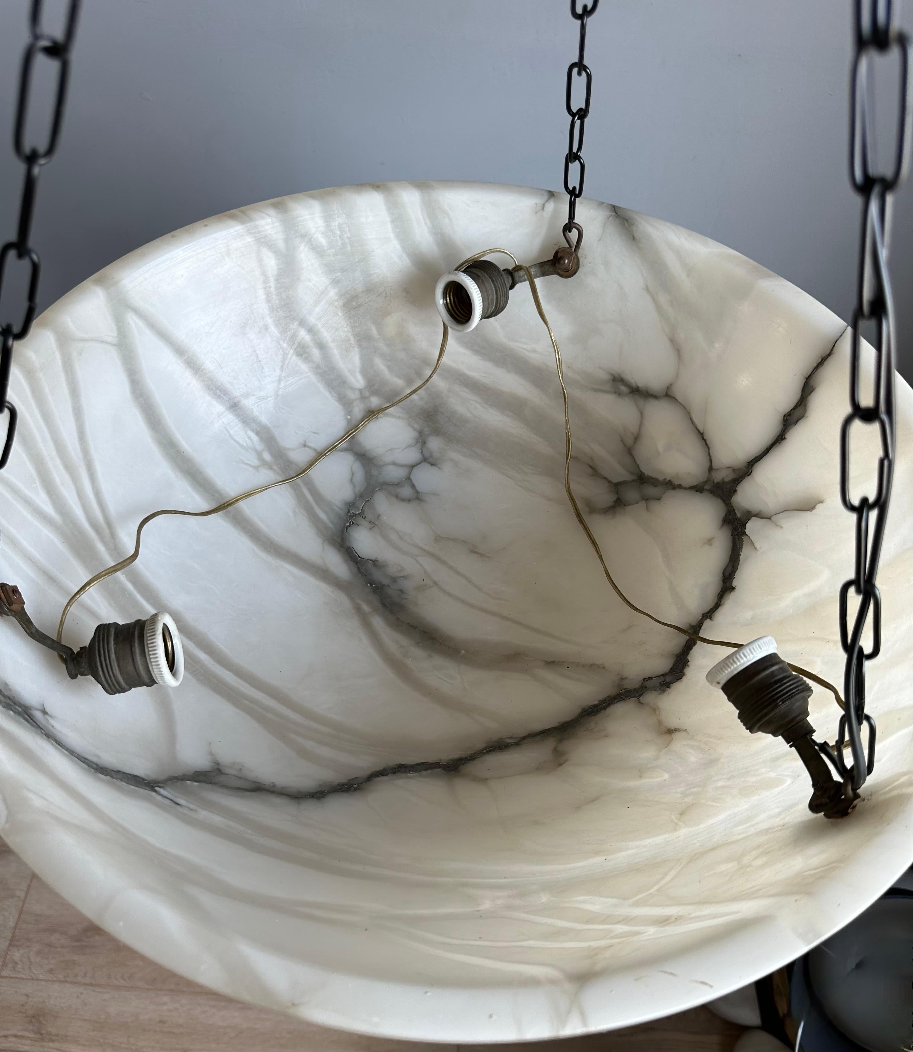 Extra großer 21,8Ø & schönster Art Deco-Kronleuchter aus weißem und schwarzem Alabaster im Angebot 3