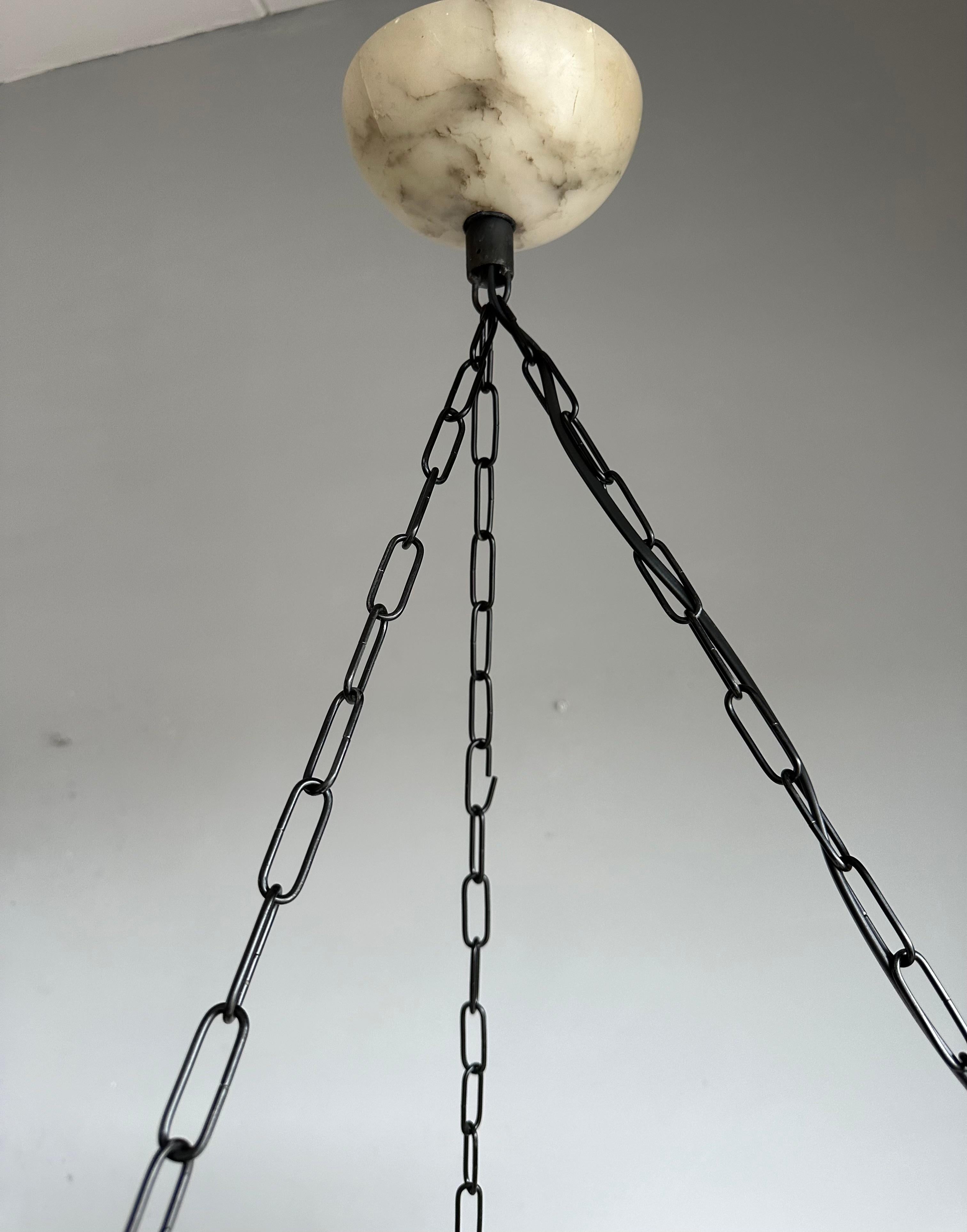 Extra großer 21,8Ø & schönster Art Deco-Kronleuchter aus weißem und schwarzem Alabaster (Handgeschnitzt) im Angebot