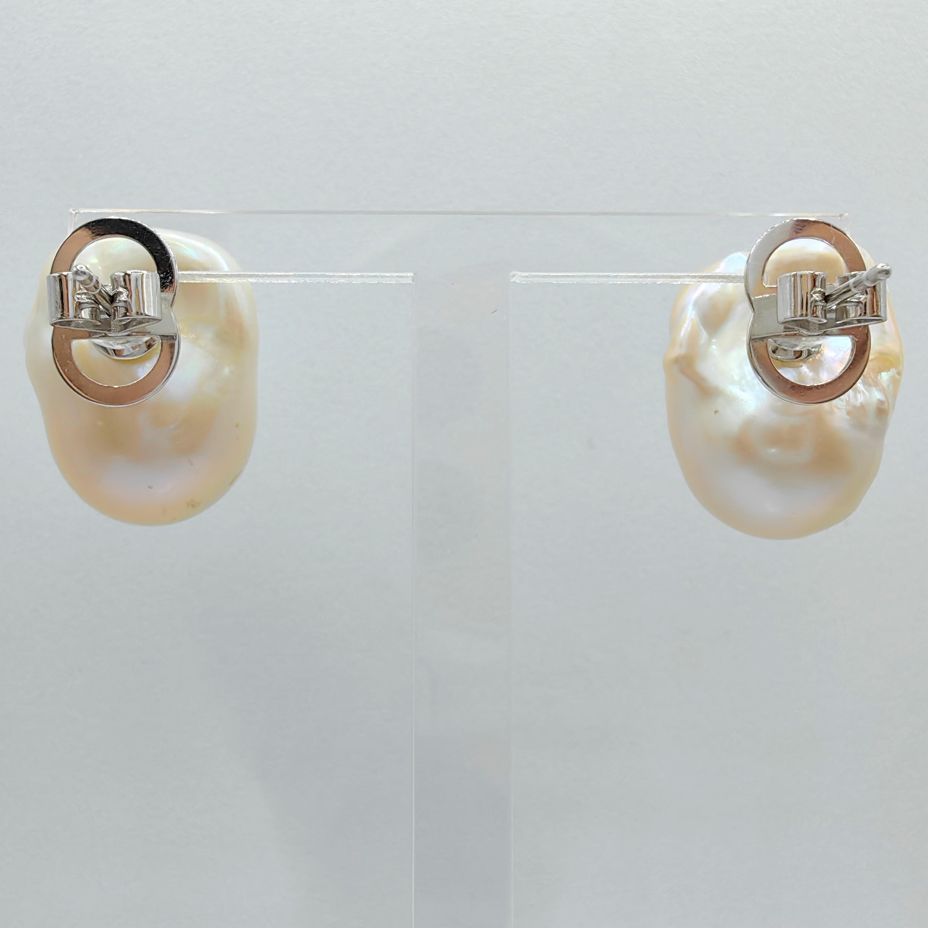 Extra Large 21mm Iridescent White Baroque Pearl Stud Earrings In 18K White Gold In New Condition In Wan Chai District, HK