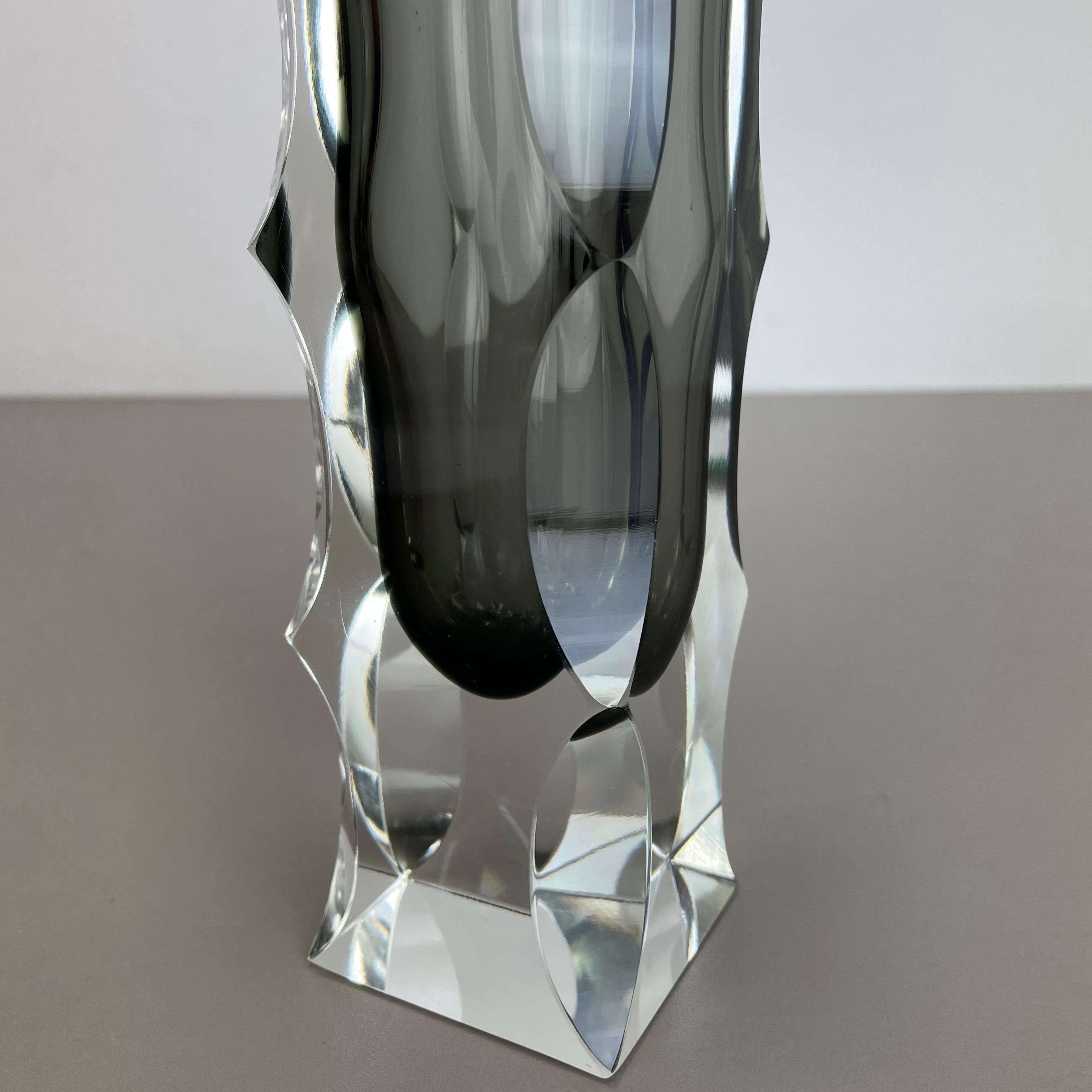 Extra Large Mandruzzato Faceted Glass Sommerso Vase Made in Murano, Italy For Sale 4