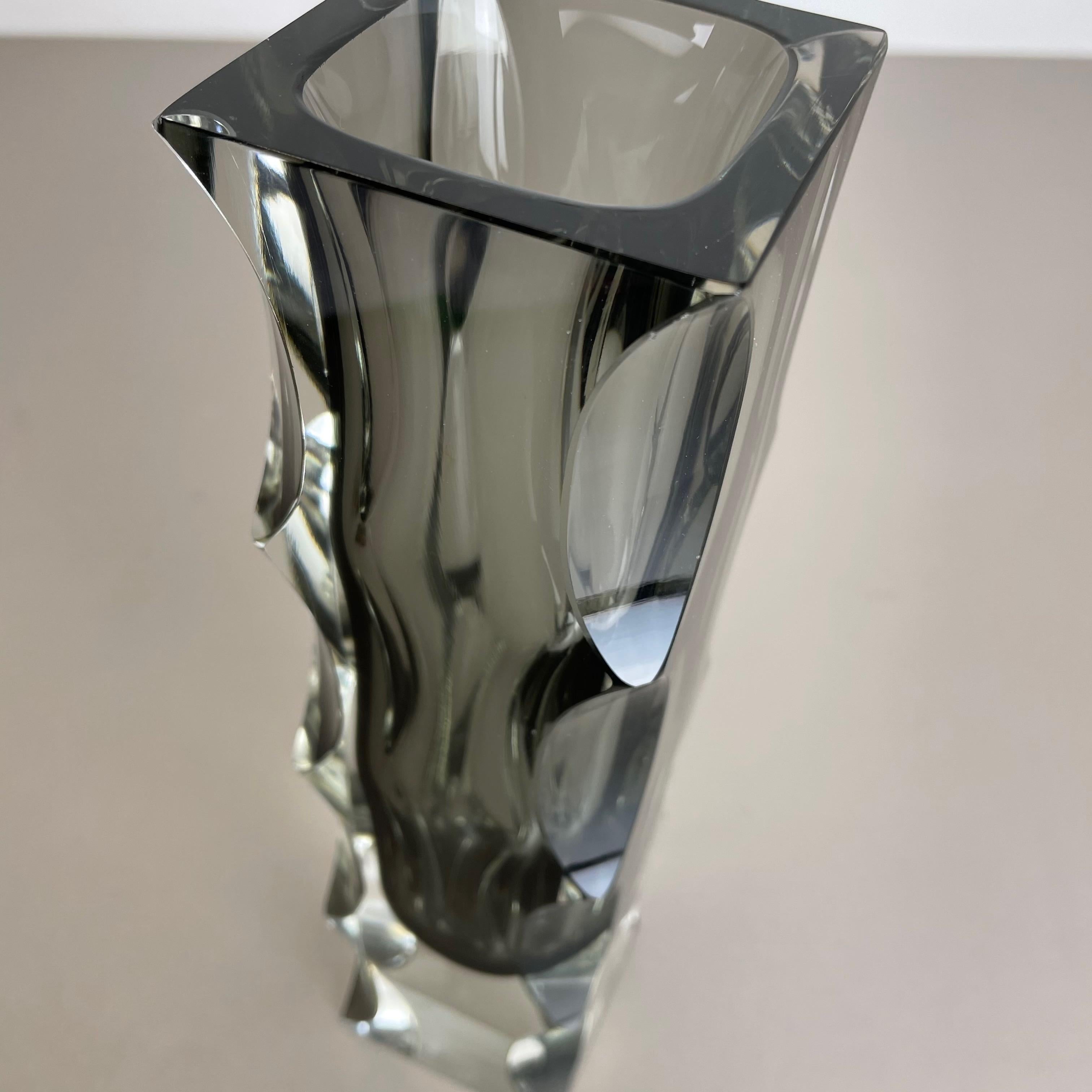 Extra Large Mandruzzato Faceted Glass Sommerso Vase Made in Murano, Italy For Sale 6