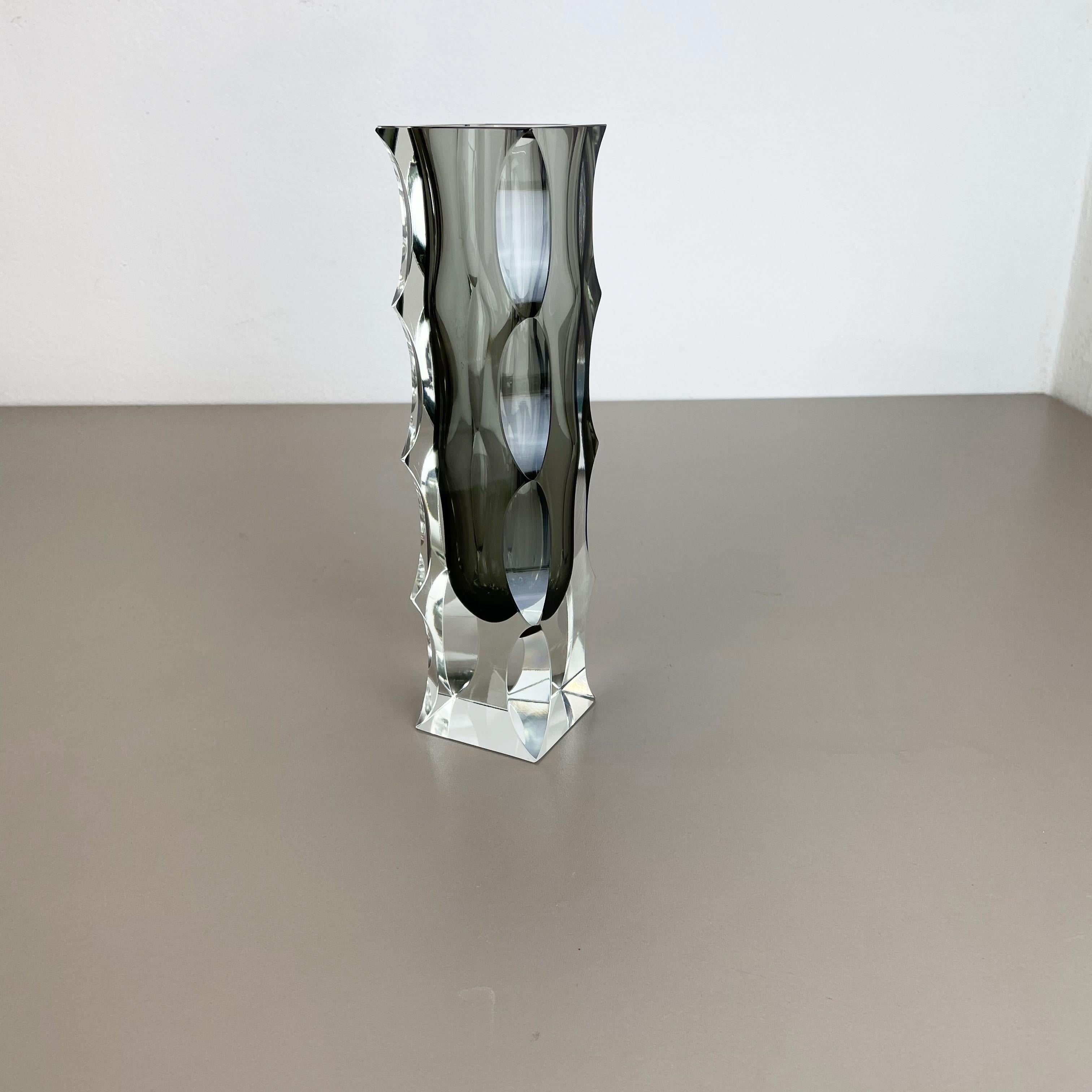 Extra Large Mandruzzato Faceted Glass Sommerso Vase Made in Murano, Italy For Sale 9