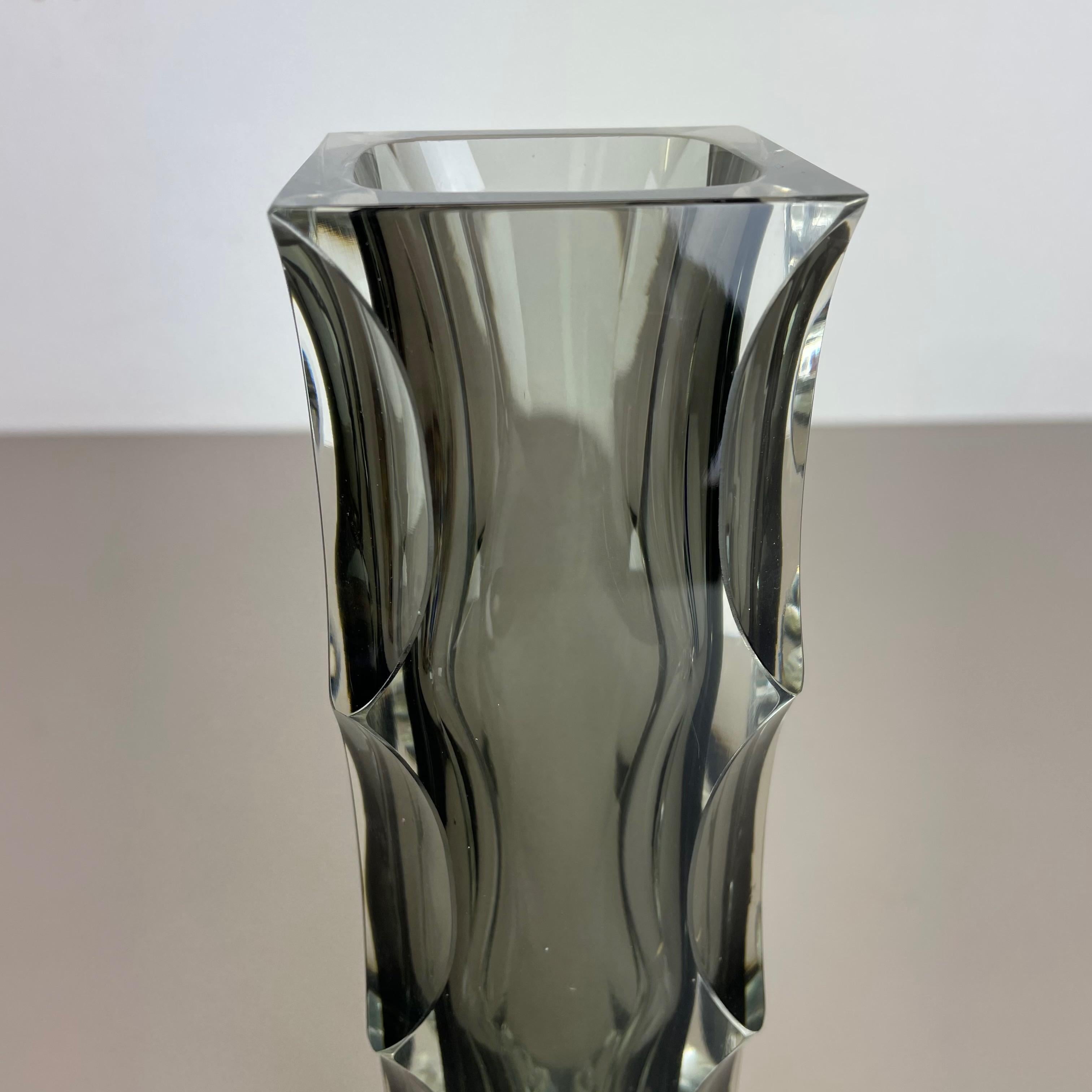 Murano Glass Extra Large Mandruzzato Faceted Glass Sommerso Vase Made in Murano, Italy For Sale