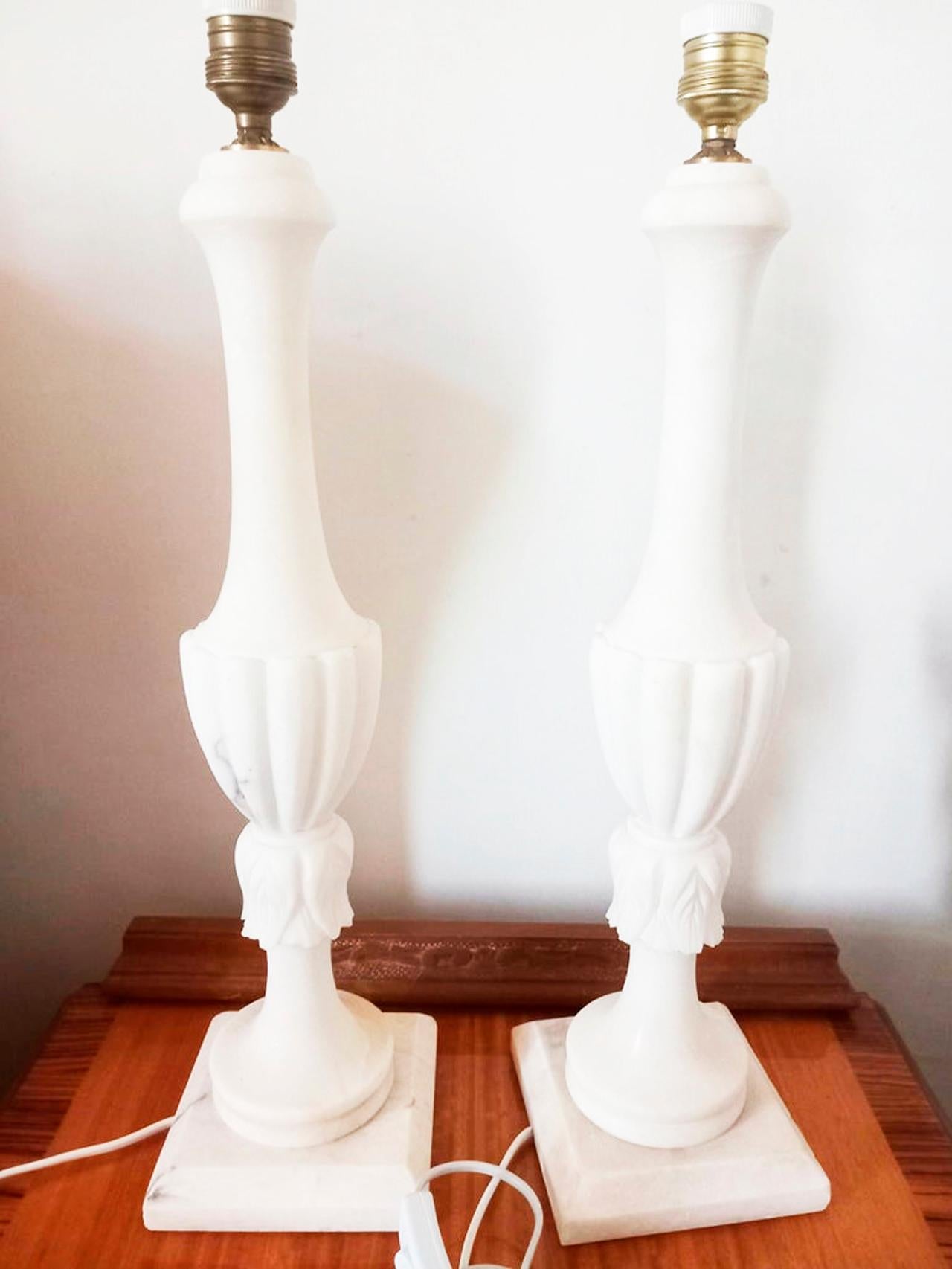  Très grandes lampes de table en albâtre ou en marbre  Couleur blanche 57 cm (sans écrans) en vente 1