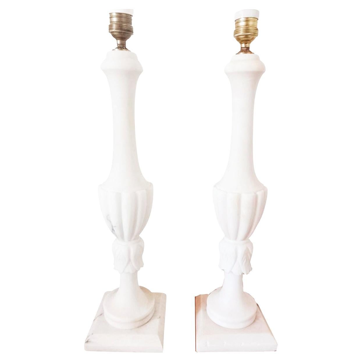  Très grandes lampes de table en albâtre ou en marbre  Couleur blanche 57 cm (sans écrans) en vente