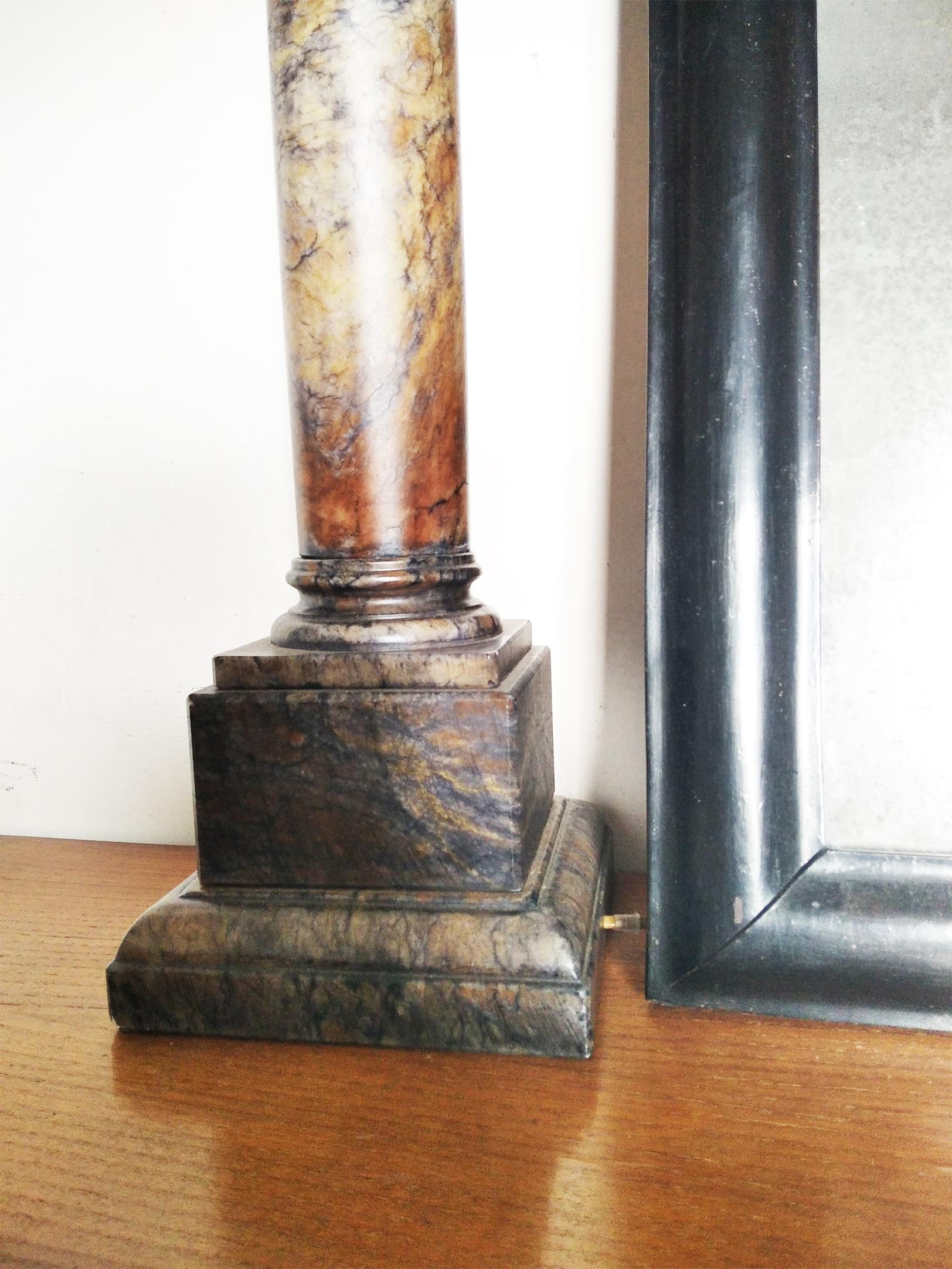  Grande taille 73 cm  Lampes de bureau - Albâtre  Forme de la colonne Italie,  20ème siècle en vente 1