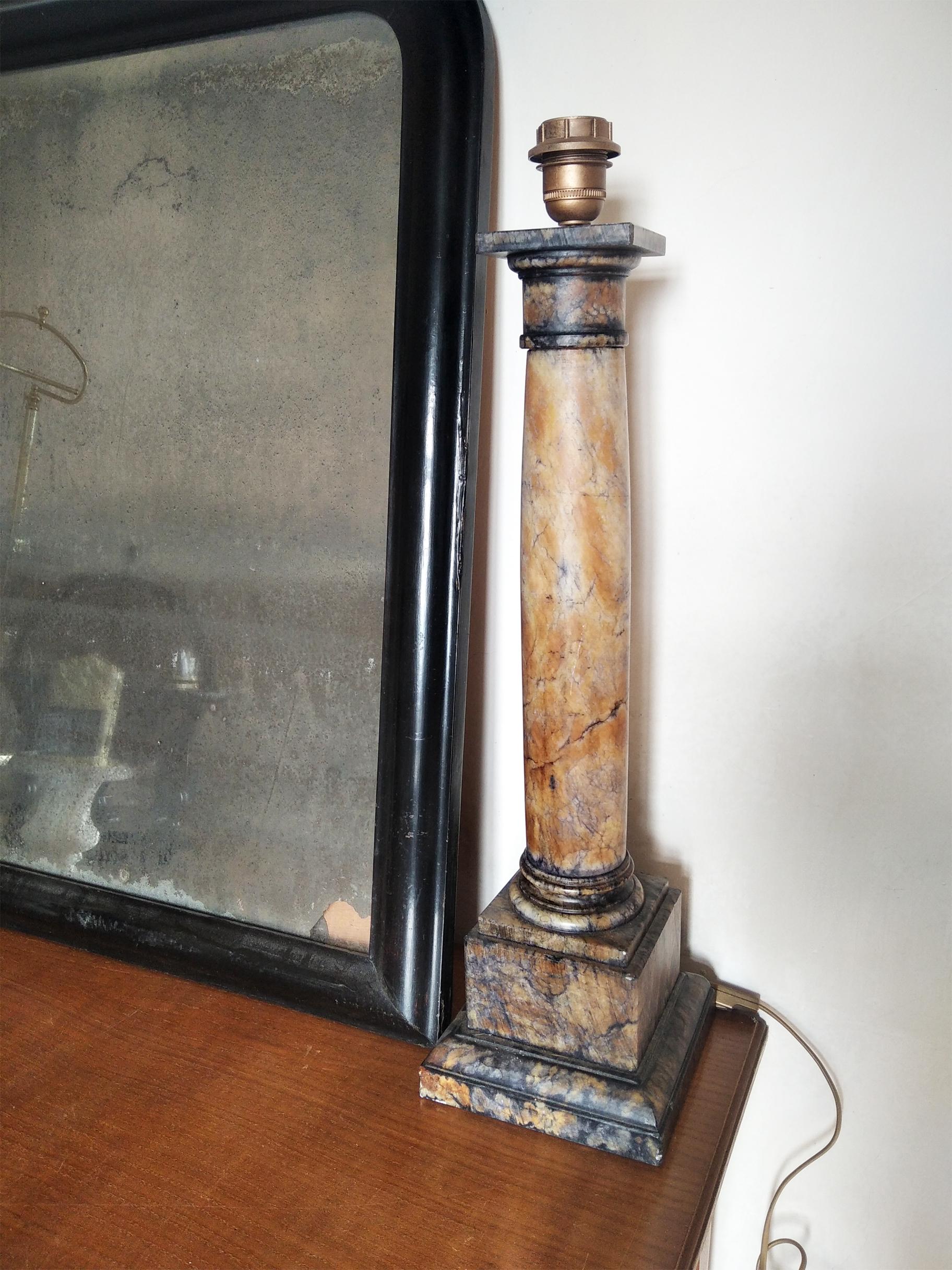  Grande taille 73 cm  Lampes de bureau - Albâtre  Forme de la colonne Italie,  20ème siècle en vente 2