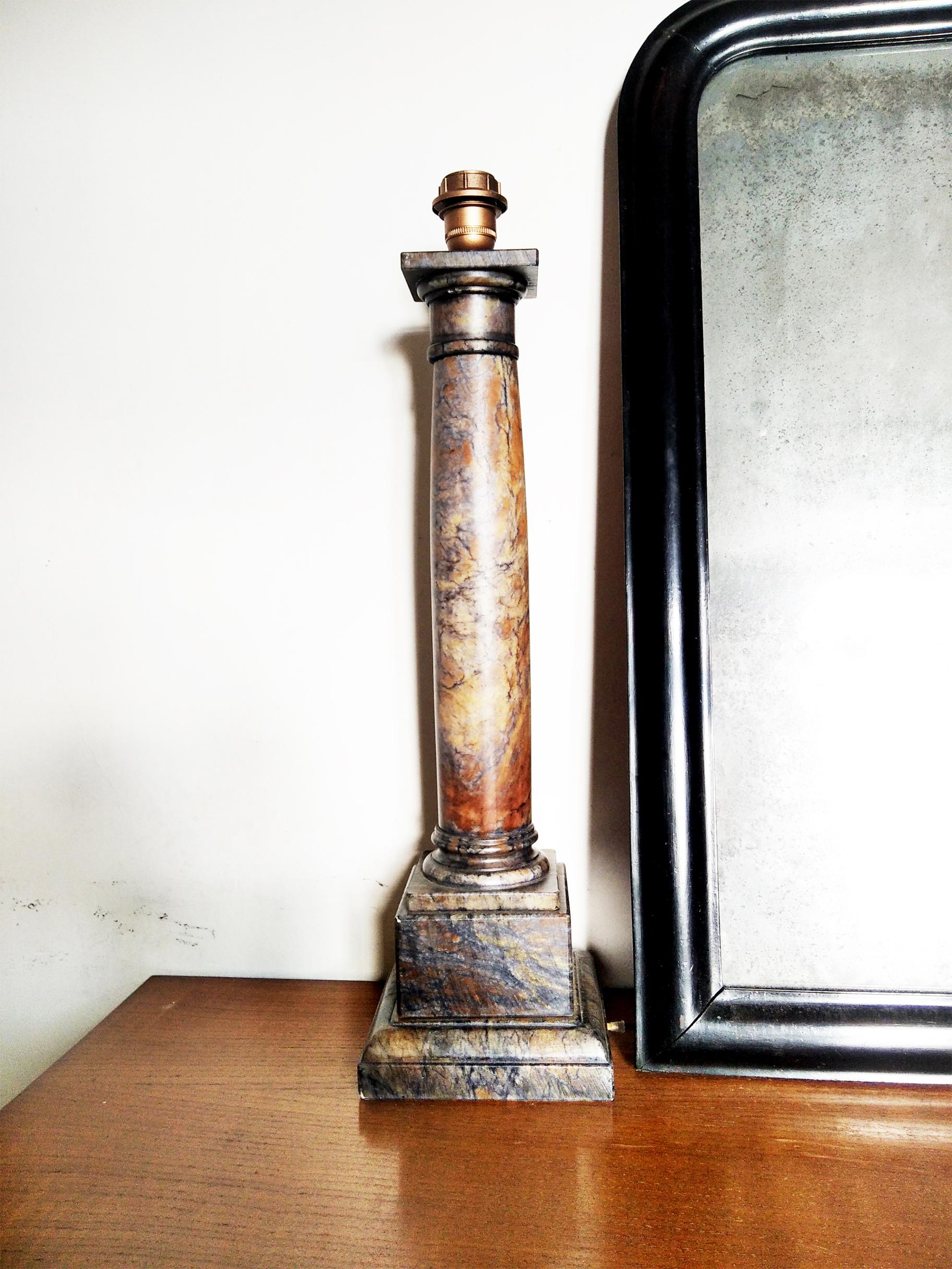 Grande taille 73 cm  Lampes de bureau - Albâtre  Forme de la colonne Italie,  20ème siècle Excellent état - En vente à Mombuey, Zamora