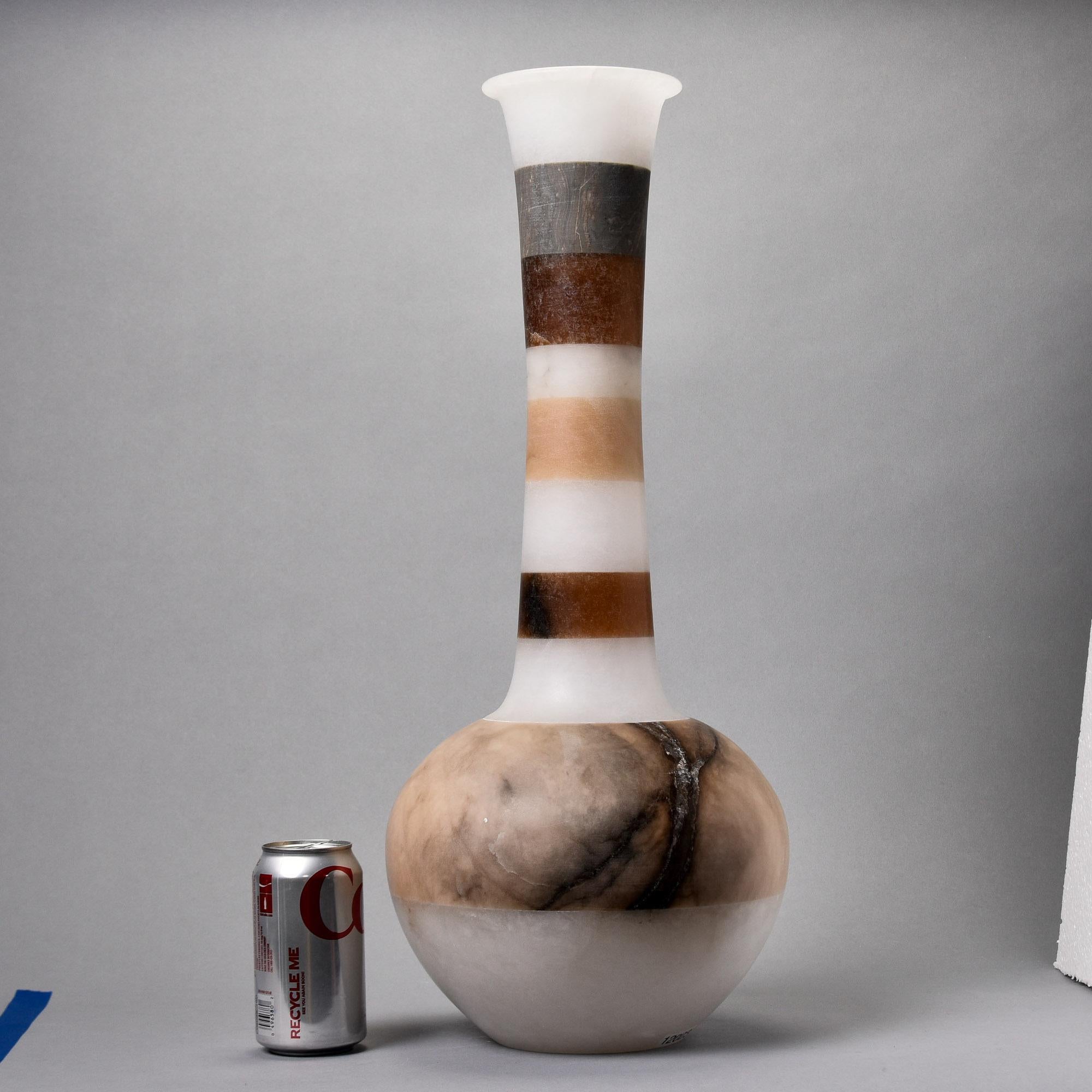 Extra große Alabastervase mit Bändern aus Bardiglio-Marmor (Italienisch) im Angebot
