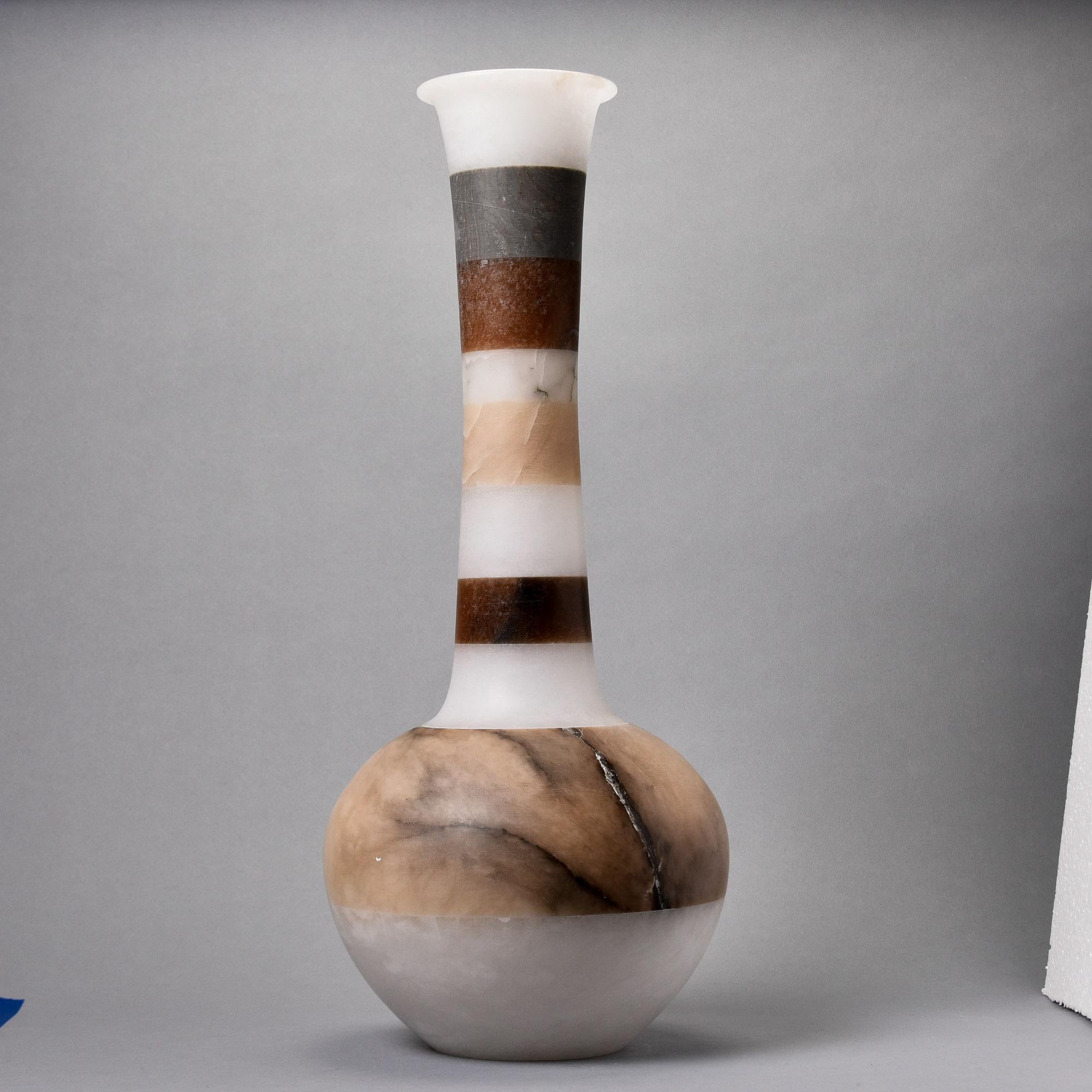 Extra große Alabastervase mit Bändern aus Bardiglio-Marmor im Zustand „Neu“ im Angebot in Troy, MI