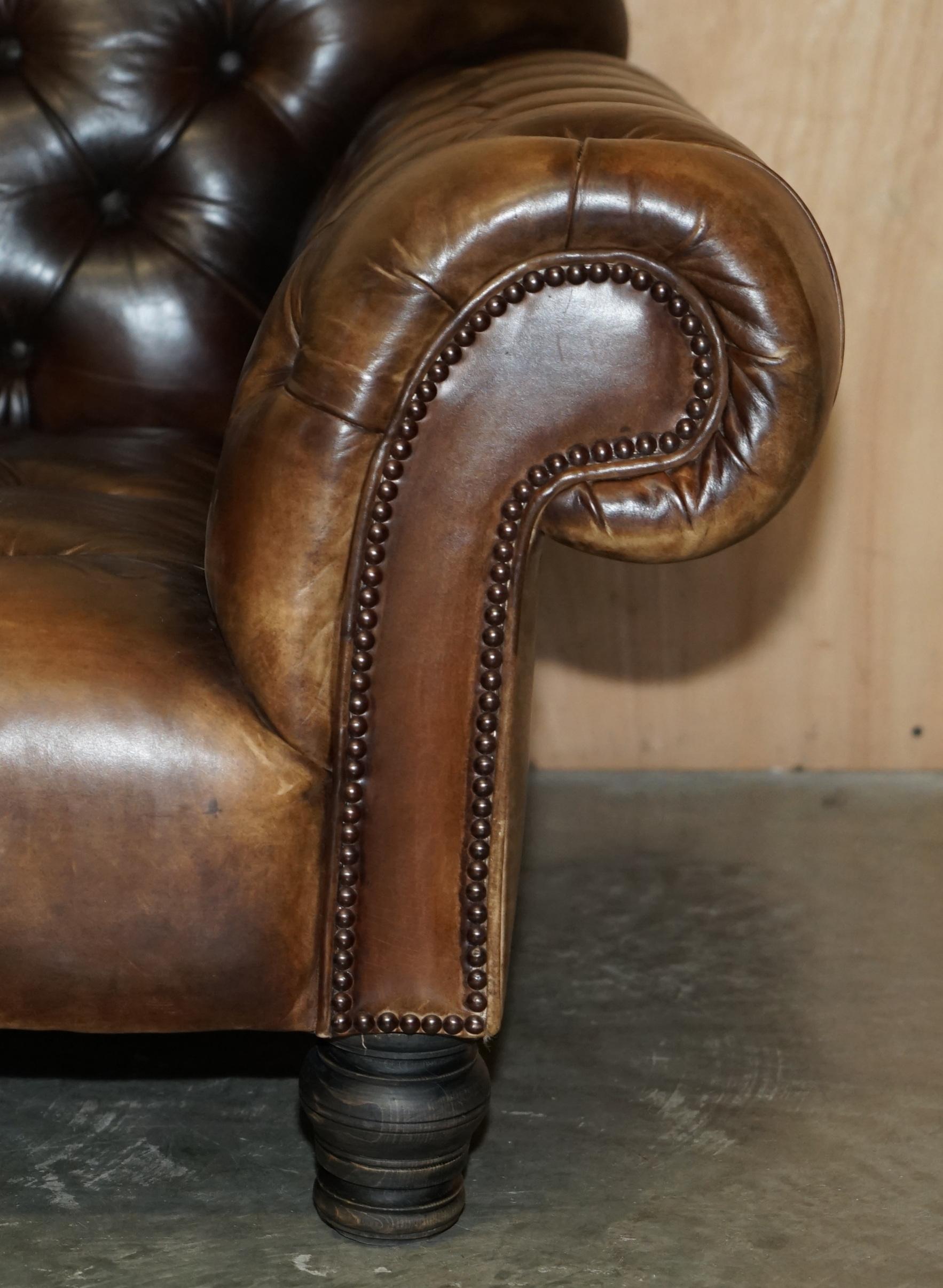 SOFA extra large et épaisse de style ViNTAGE en cuir marron teint à la main Bon état - En vente à West Sussex, Pulborough