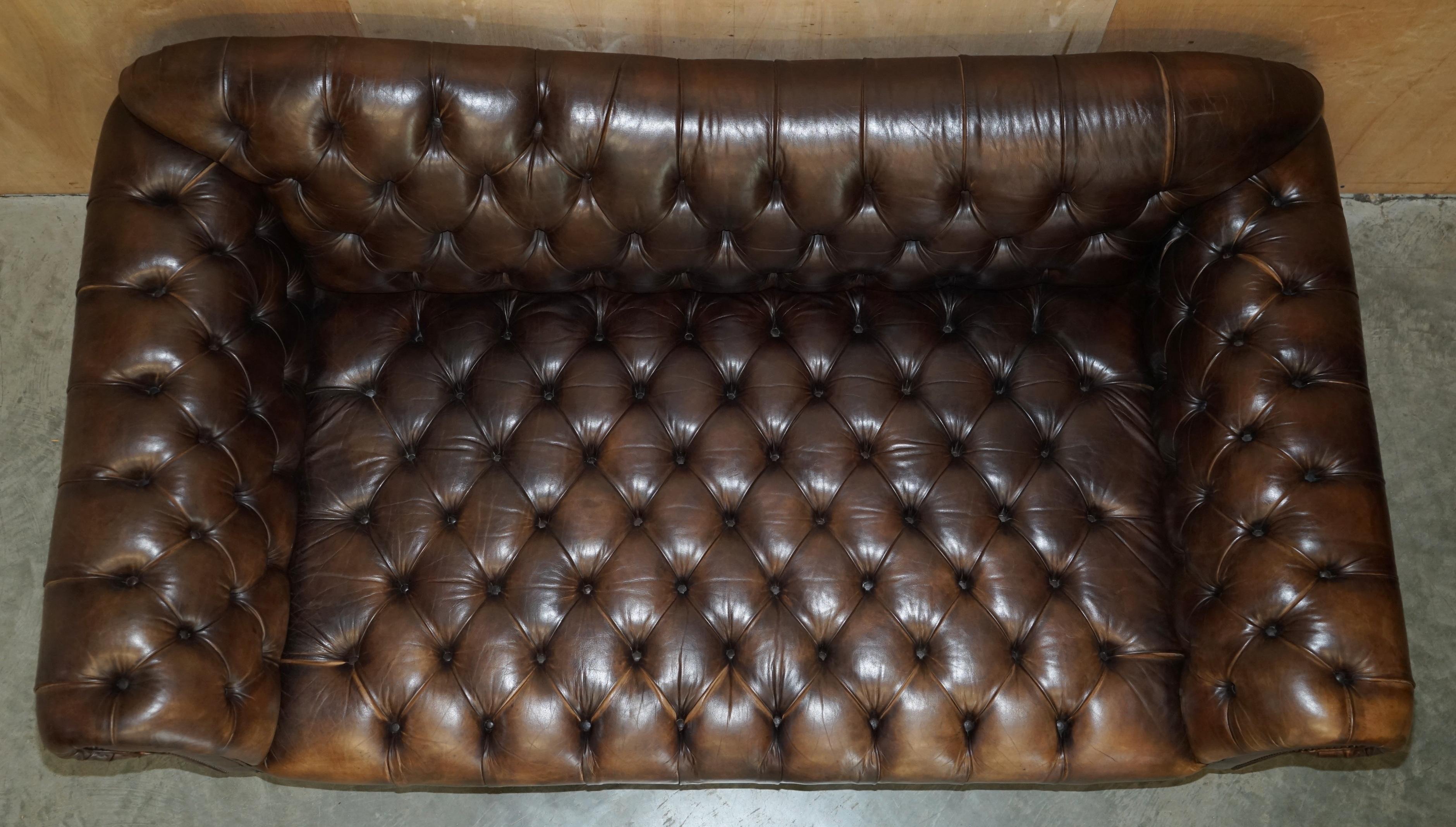 20ième siècle SOFA extra large et épaisse de style ViNTAGE en cuir marron teint à la main en vente