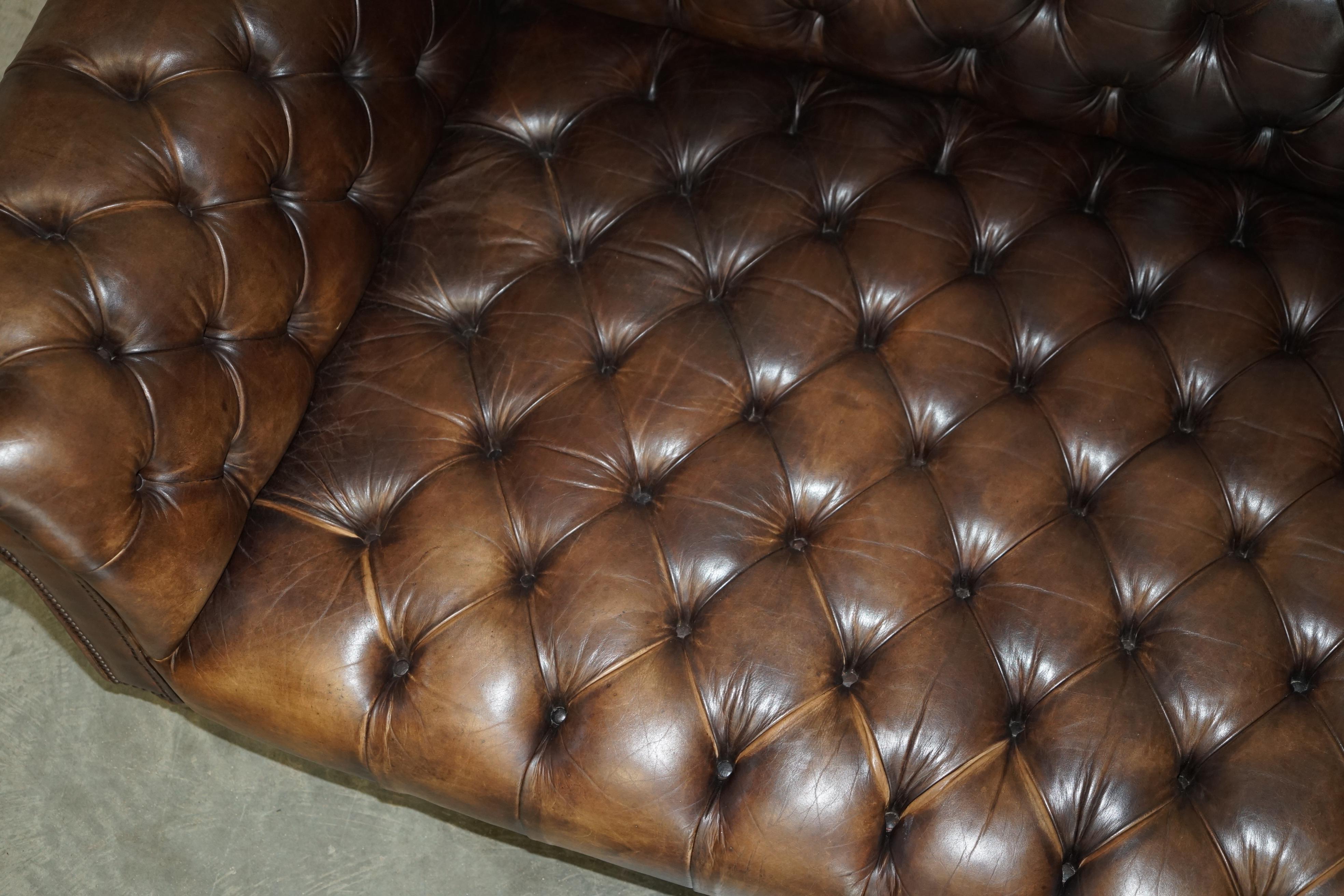 SOFA extra large et épaisse de style ViNTAGE en cuir marron teint à la main en vente 1