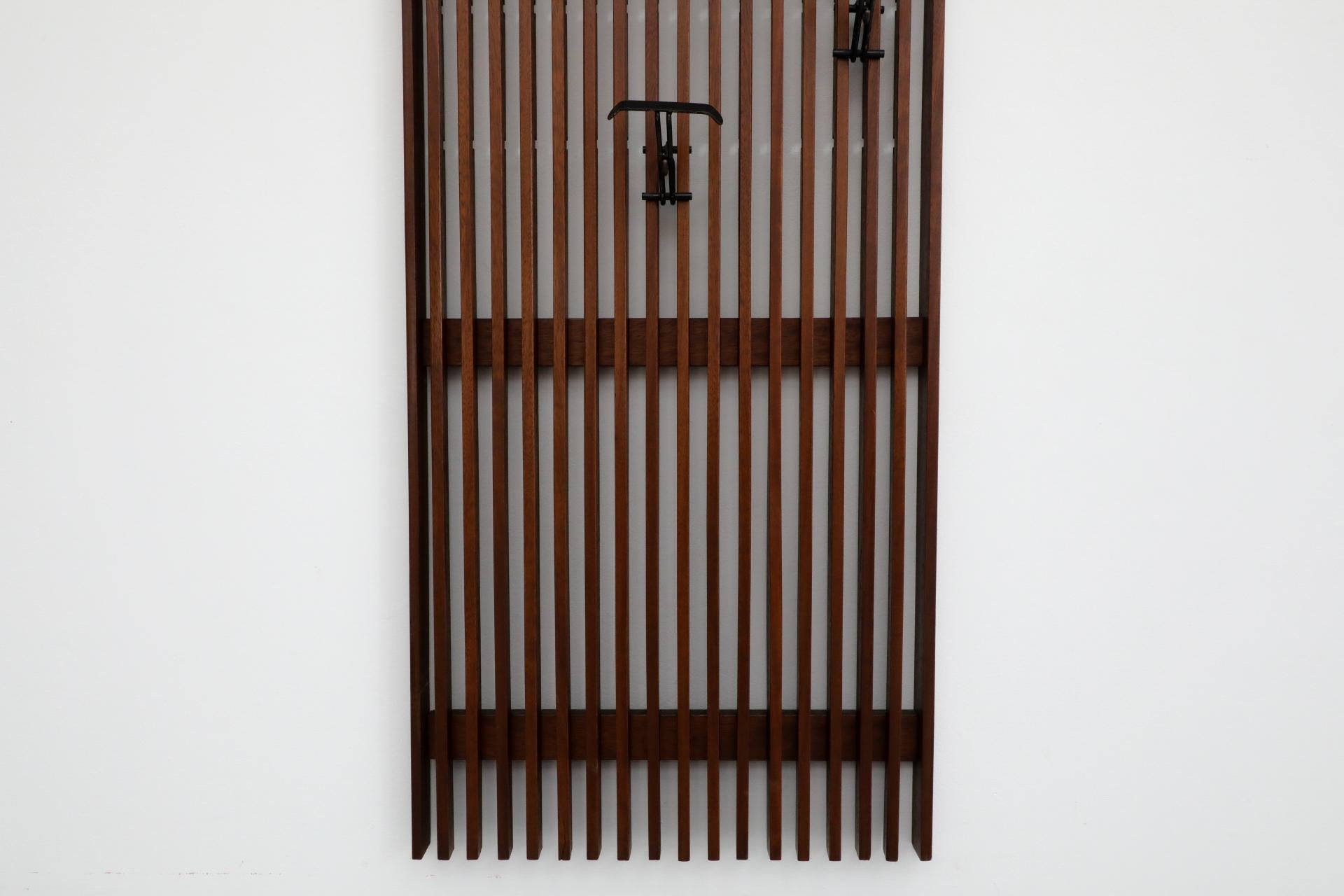 Perchero de pared extra grande y pesado de listones de teca italiana en venta 3