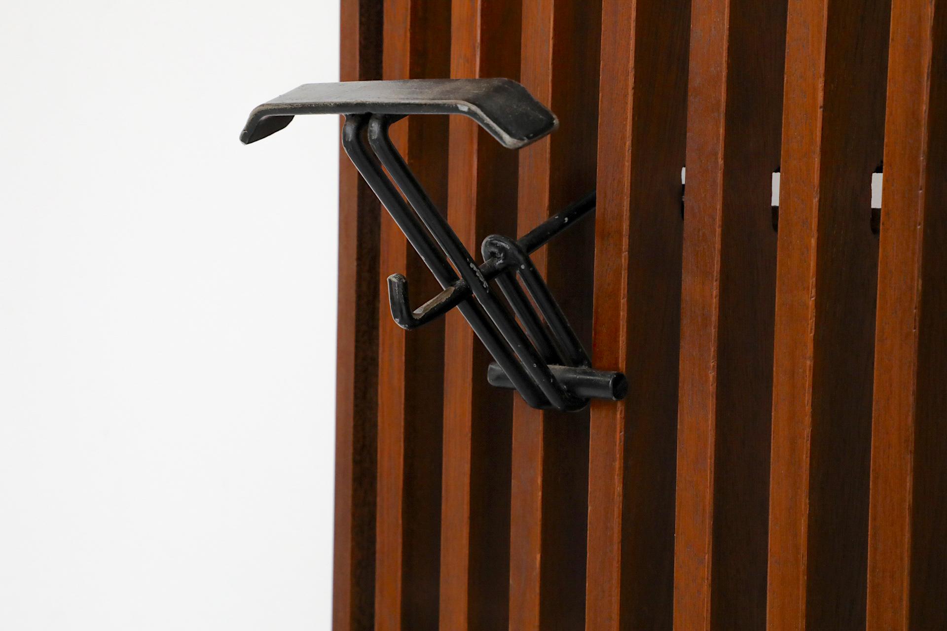 Perchero de pared extra grande y pesado de listones de teca italiana en venta 6
