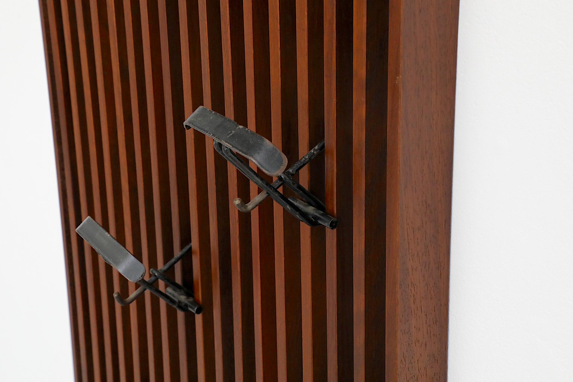 Perchero de pared extra grande y pesado de listones de teca italiana en venta 7