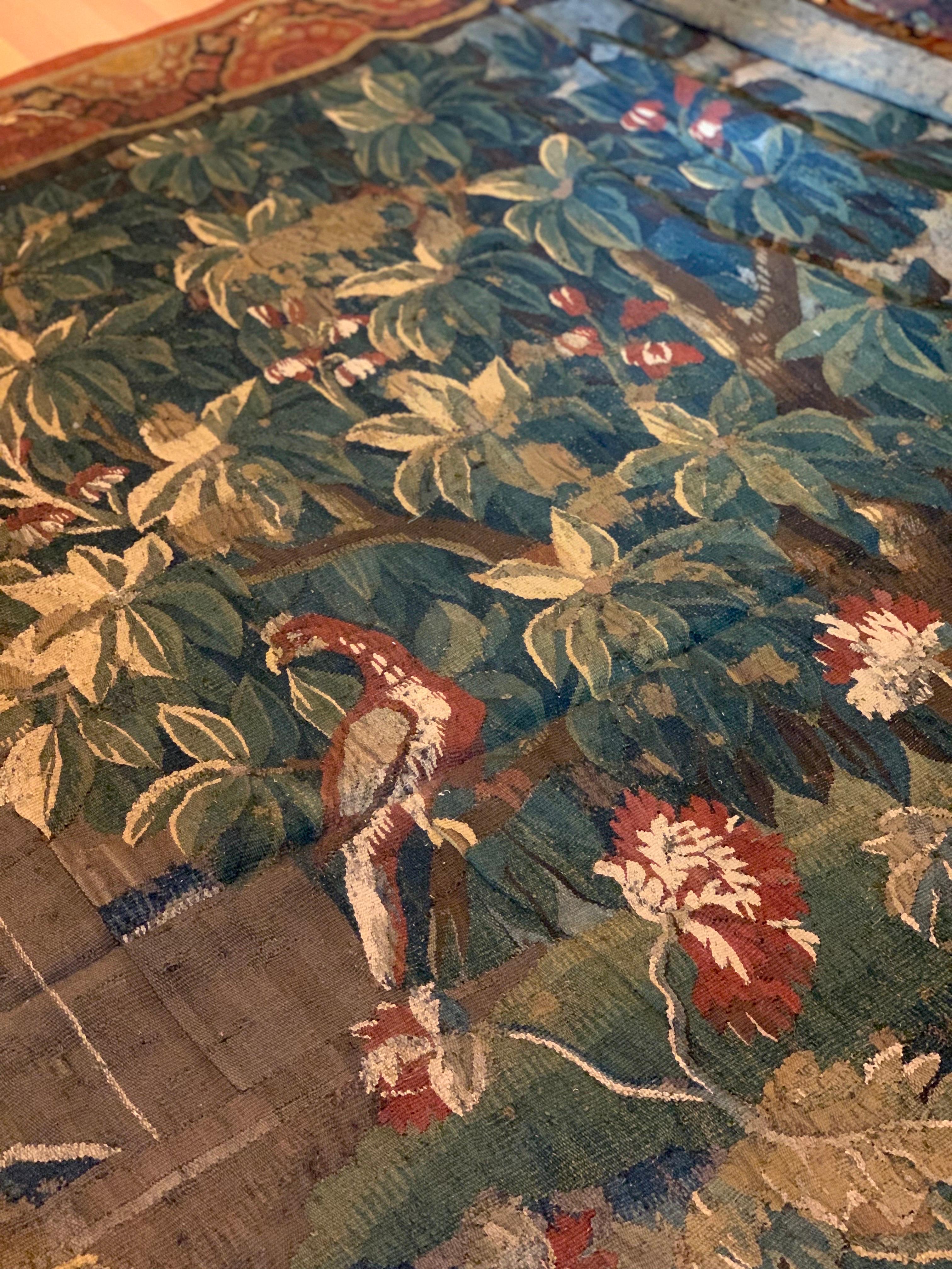 Großer antiker flämischer Verdure-Landschaftsteppich mit Vögeln aus dem 17. Jahrhundert im Zustand „Gut“ im Angebot in New York, NY