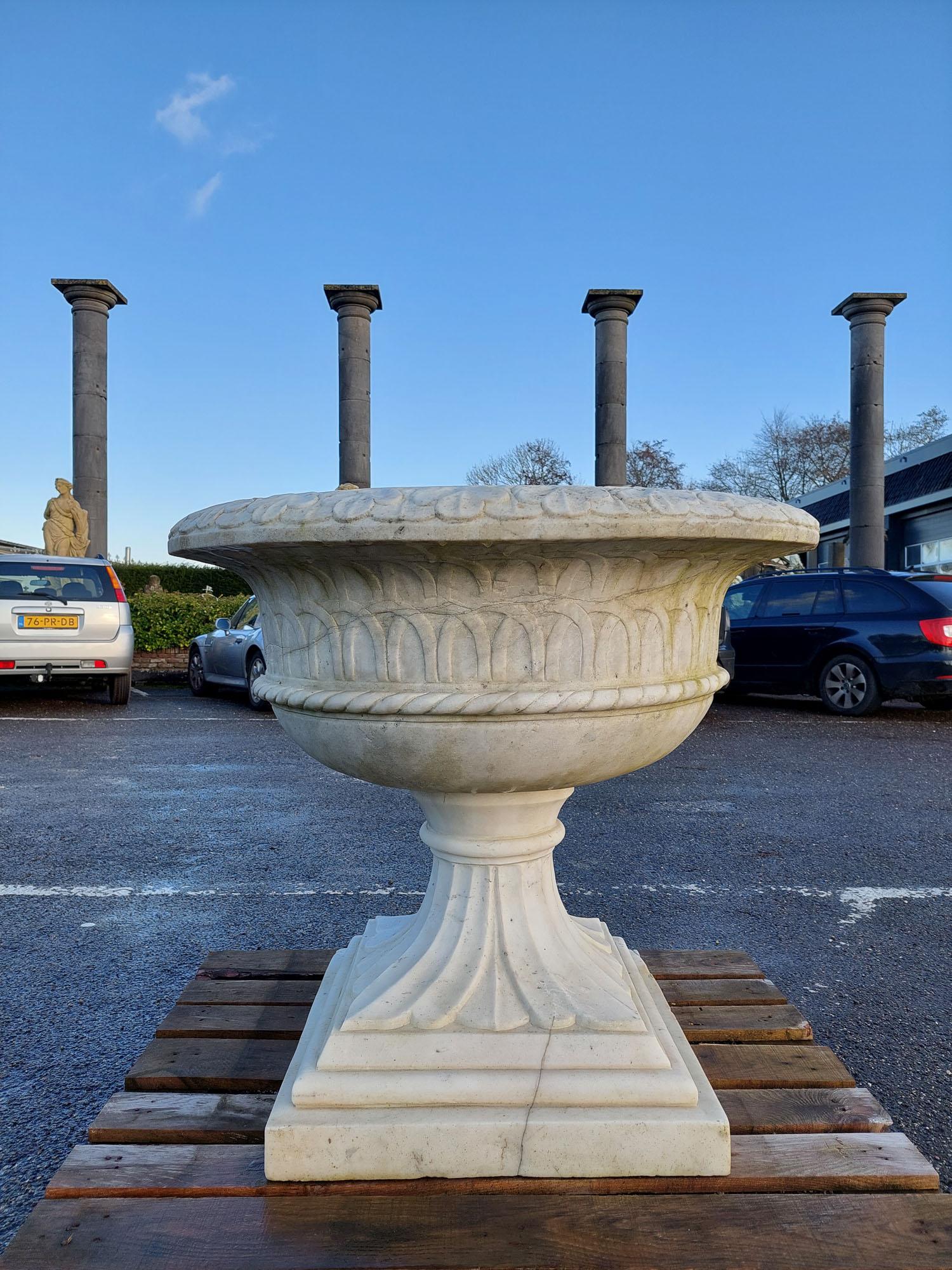 Extra large antique carved white carrara marble garden vase In Good Condition For Sale In Baambrugge, NL