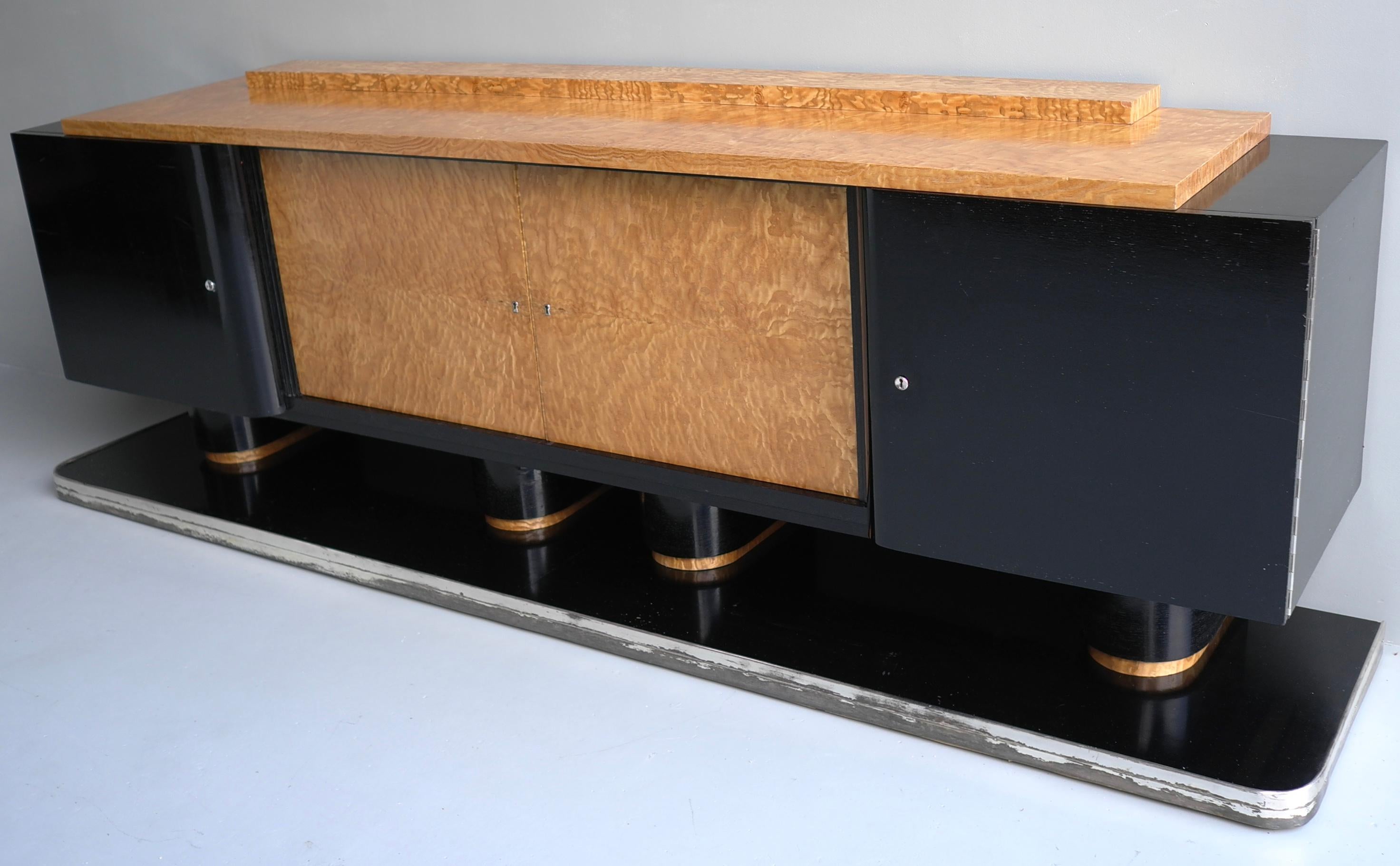 Albert Guenot,  Credenza Art Deco extra large in legno nero e radica, Francia anni '30 In condizioni buone in vendita a Den Haag, NL