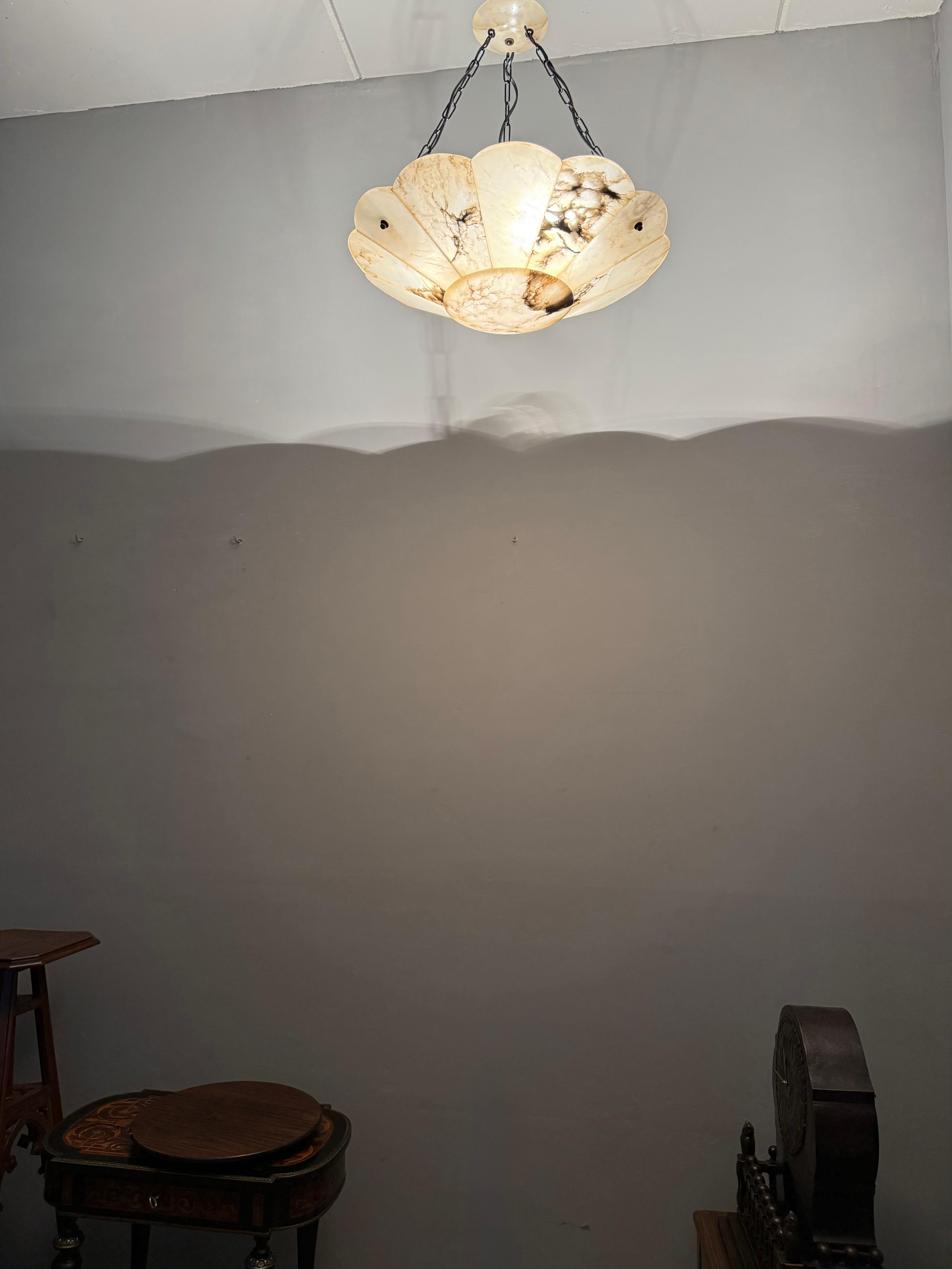 EXTRA LARGE Lustre pendentif Art Déco en albâtre blanc et noir avec baldaquin parfait en vente 7