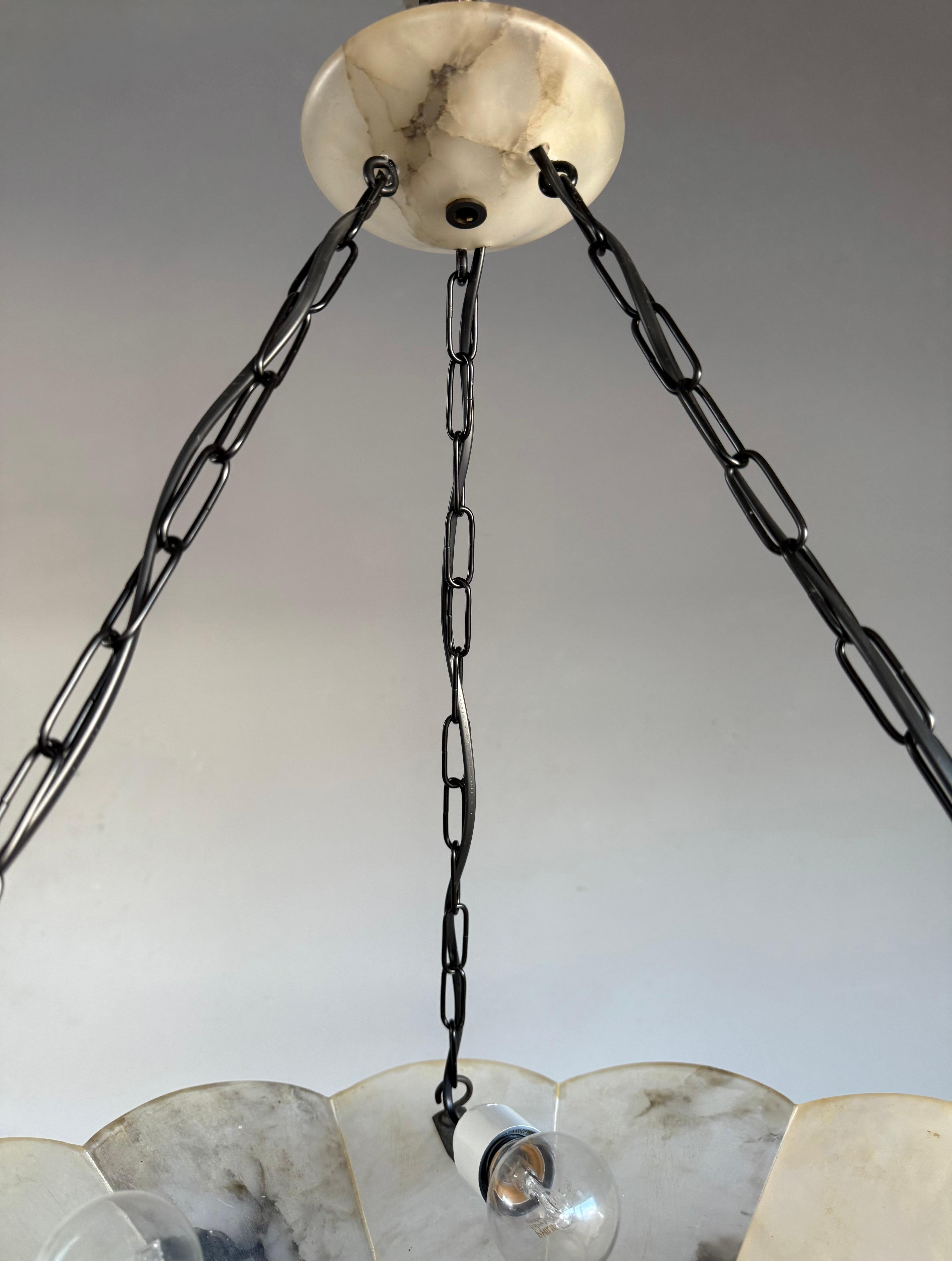 Art déco EXTRA LARGE Lustre pendentif Art Déco en albâtre blanc et noir avec baldaquin parfait en vente
