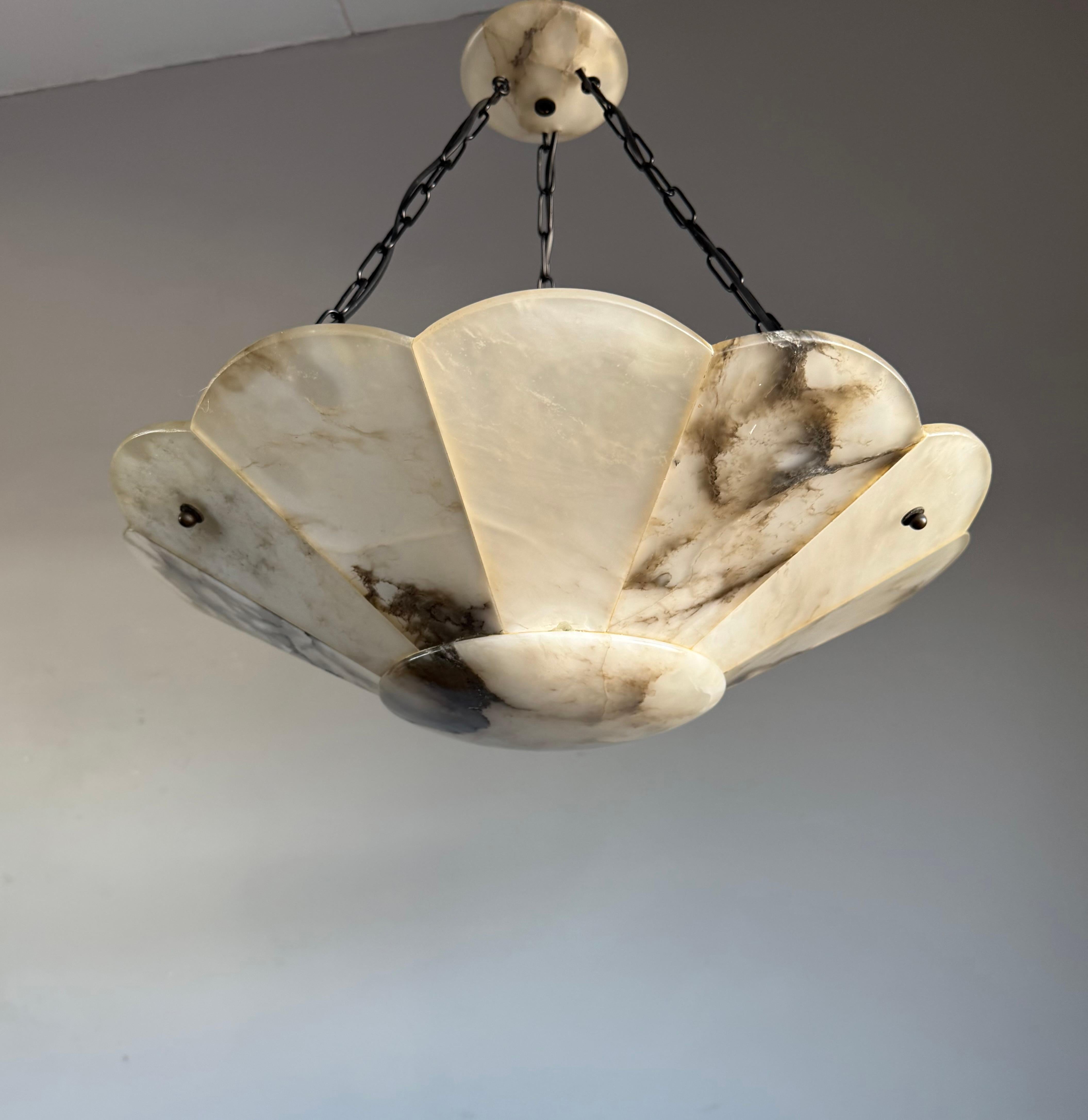 EXTRA LARGE Lustre pendentif Art Déco en albâtre blanc et noir avec baldaquin parfait Bon état - En vente à Lisse, NL
