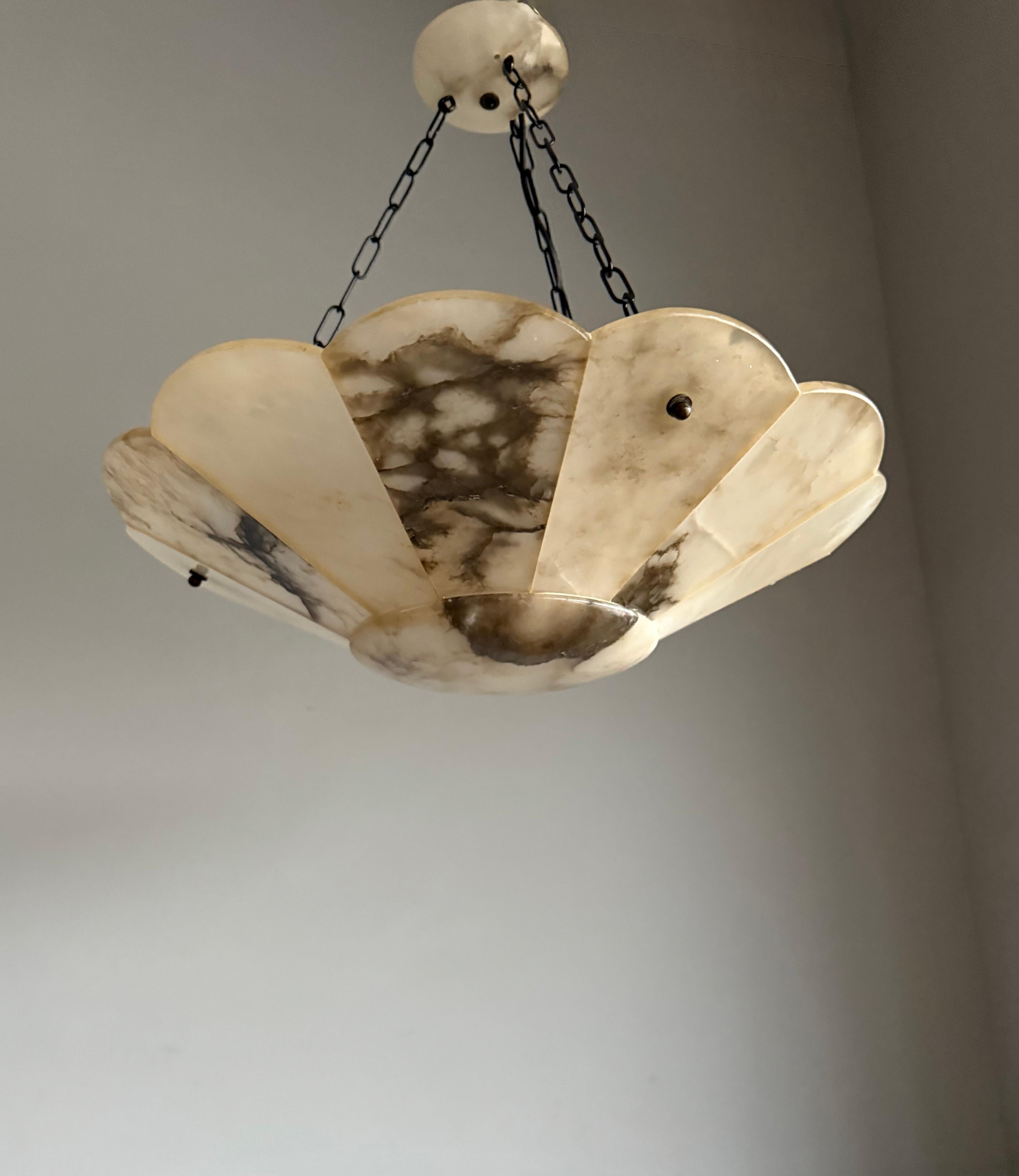 Métal EXTRA LARGE Lustre pendentif Art Déco en albâtre blanc et noir avec baldaquin parfait en vente