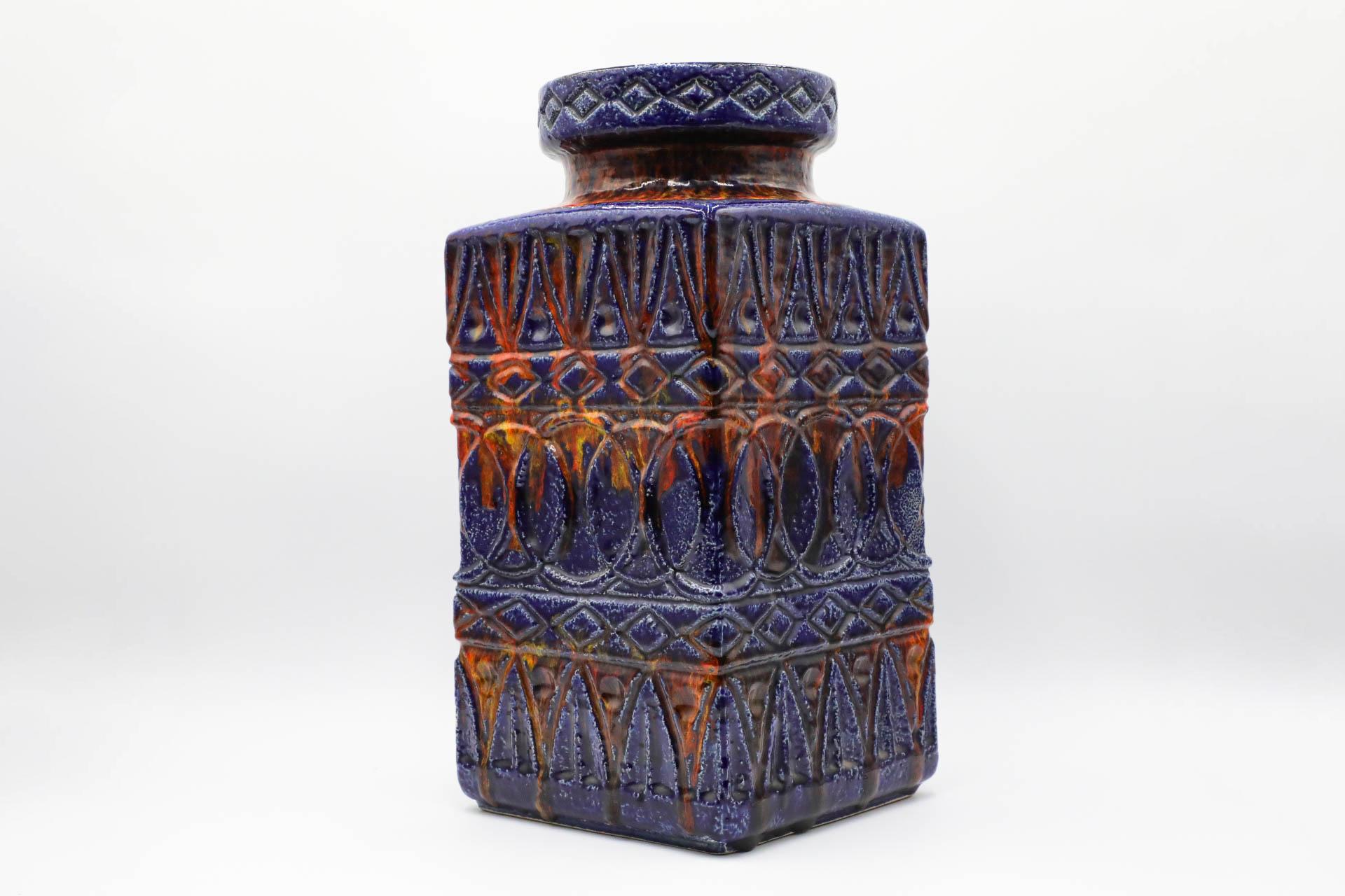 Vernissé Très grand vase de sol rectangulaire bleu en céramique d'Allemagne de l'Ouest en vente