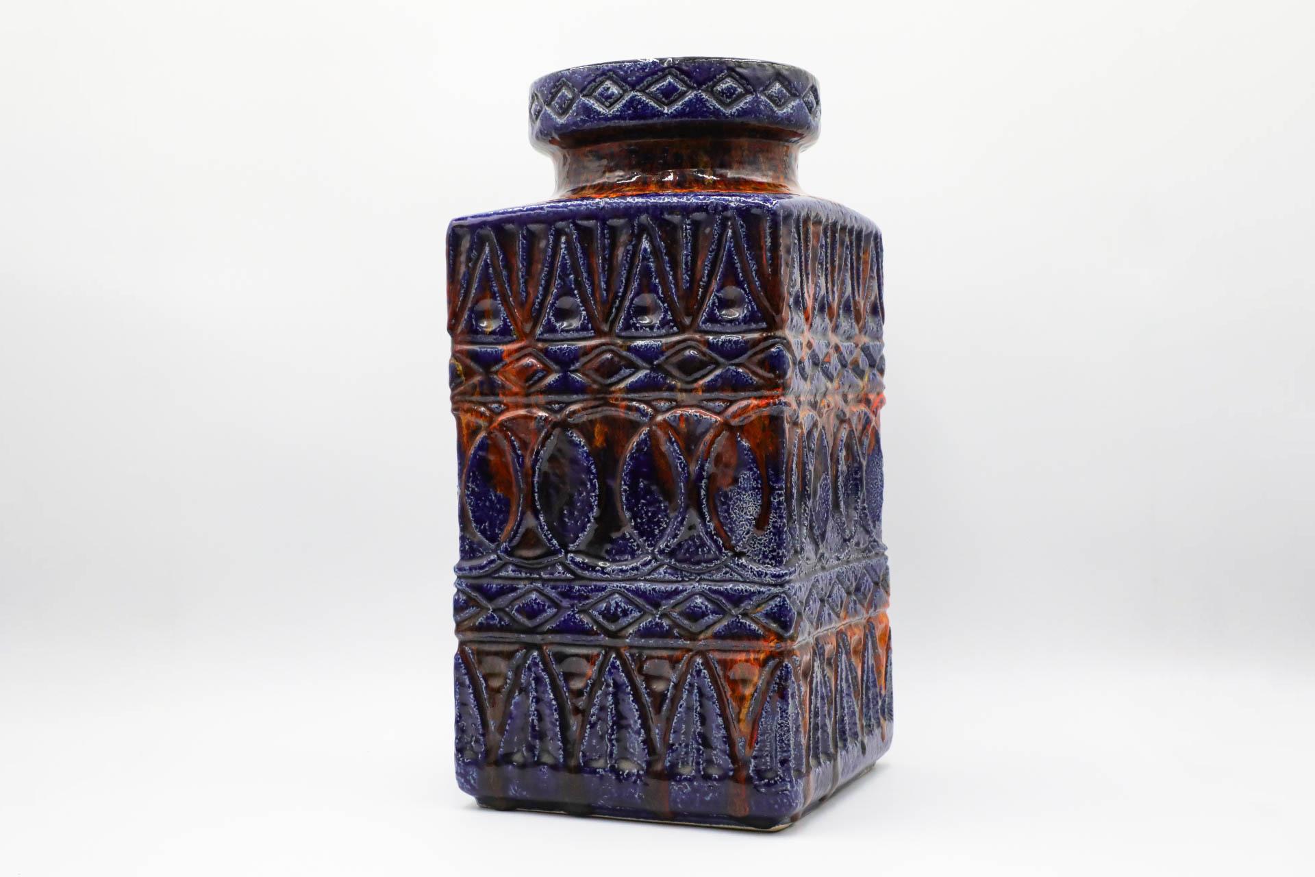 20ième siècle Très grand vase de sol rectangulaire bleu en céramique d'Allemagne de l'Ouest en vente