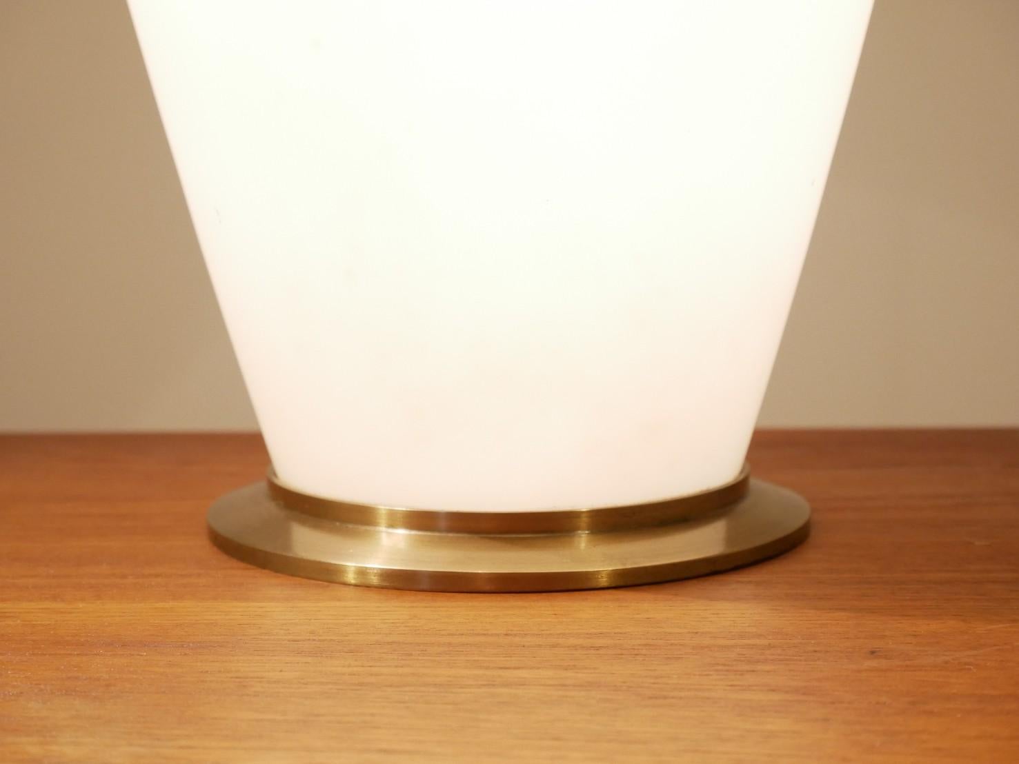 Mid-Century Modern Extra Large Brass and Opalescent Glass Table Lamp from Peill & Putzler, 1960s For Sale