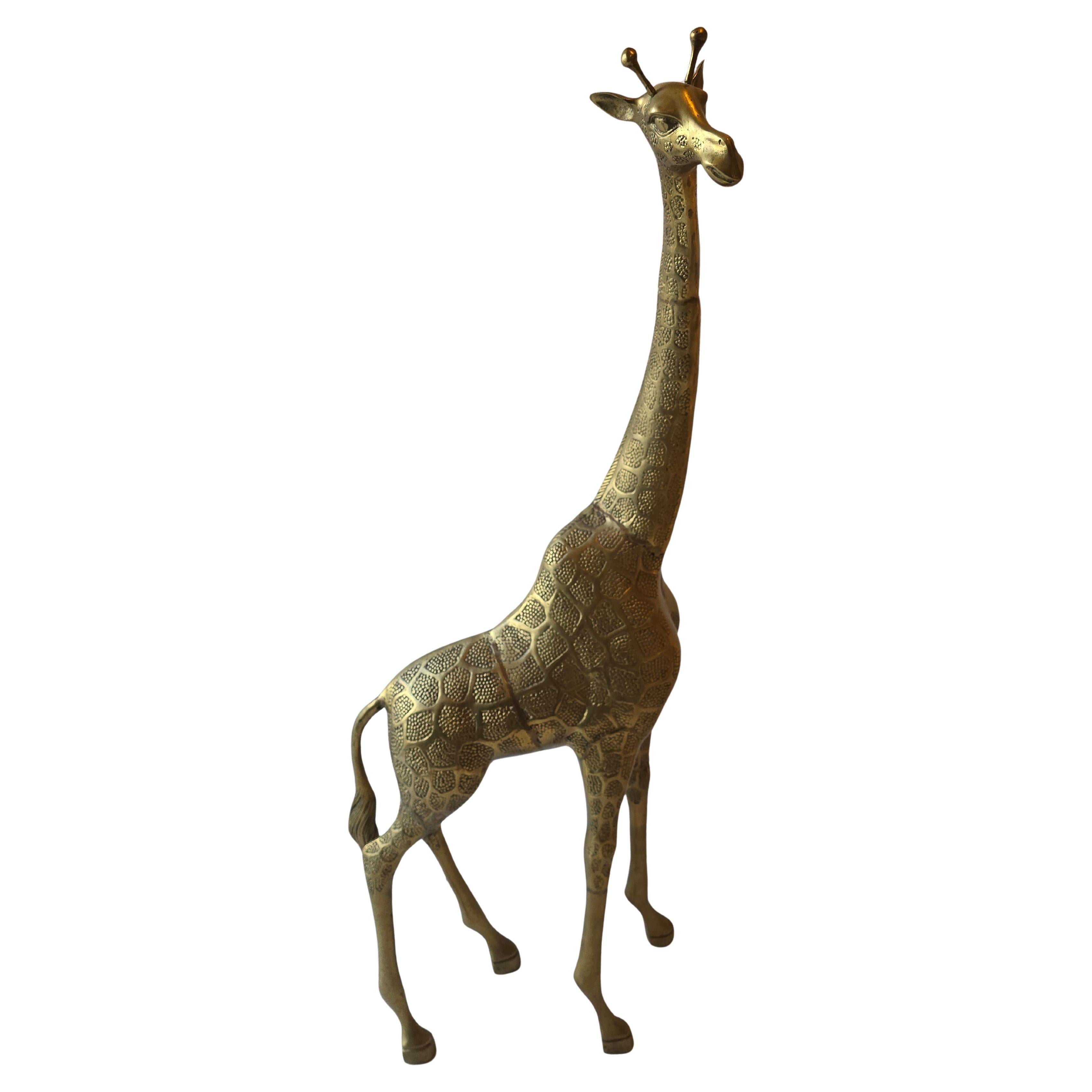 Scultura di Giraffa extra large in ottone martellato